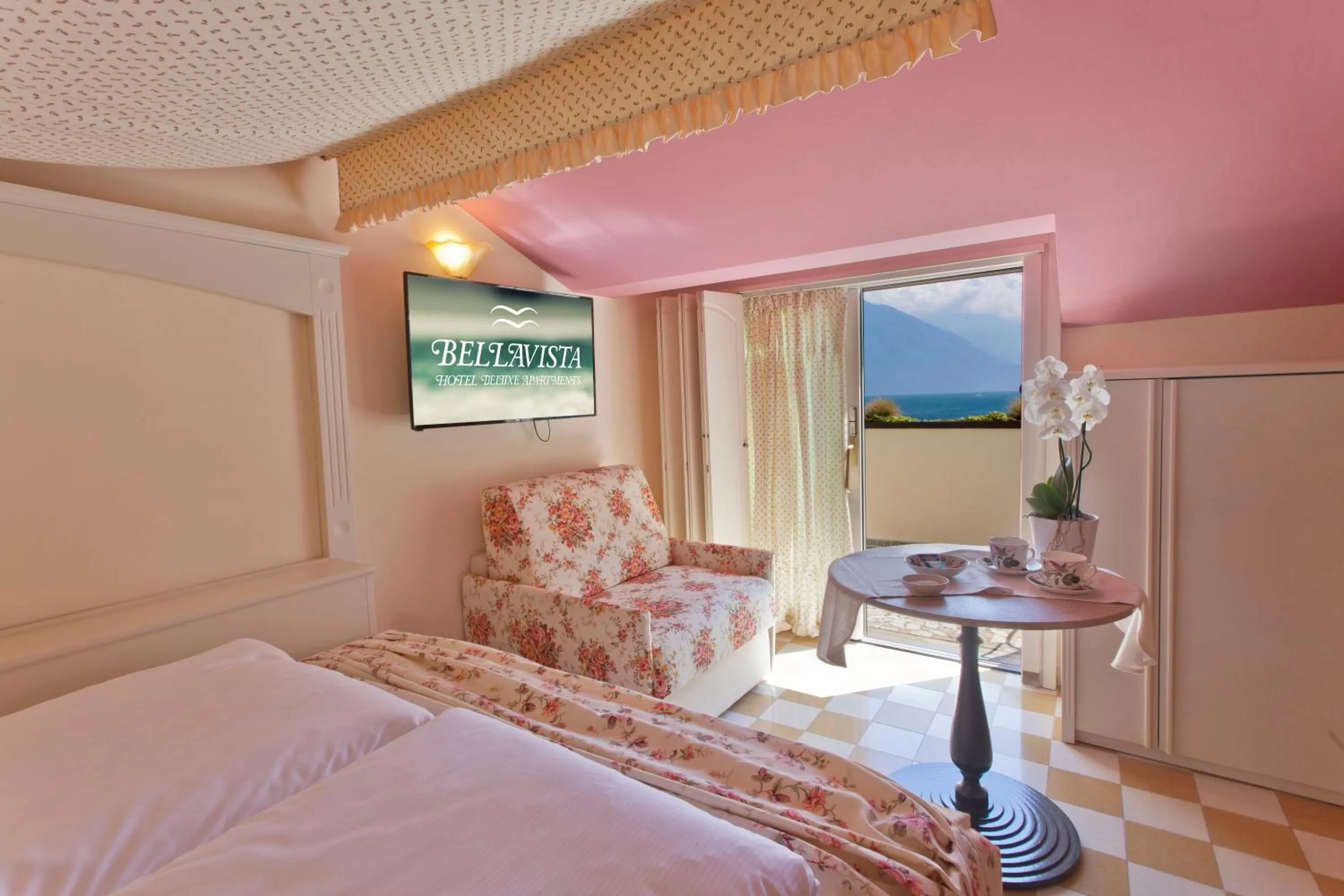 Bed in Bellavista Lakefront