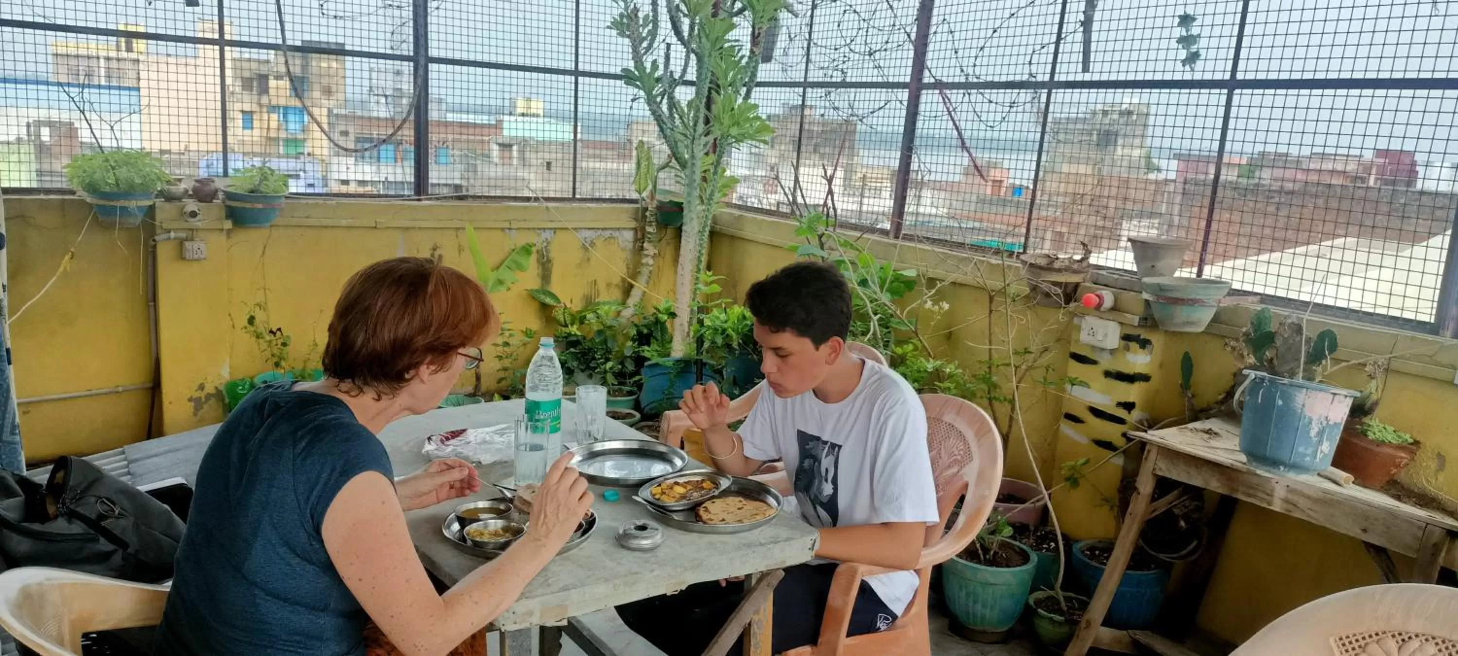 Restaurant/places to eat in Somit Paying Guest House