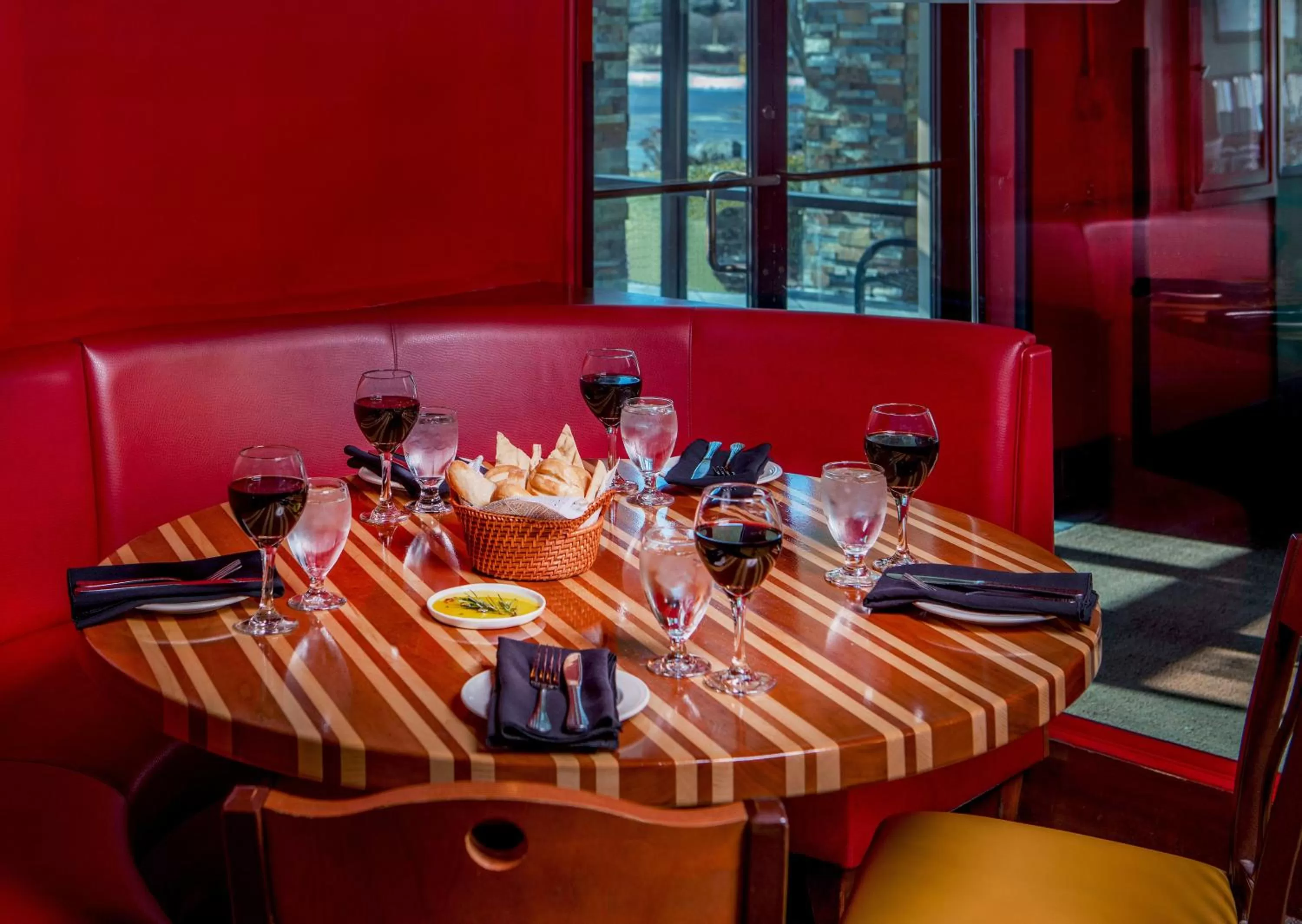 Restaurant/places to eat in Crowne Plaza Boston - Woburn by IHG