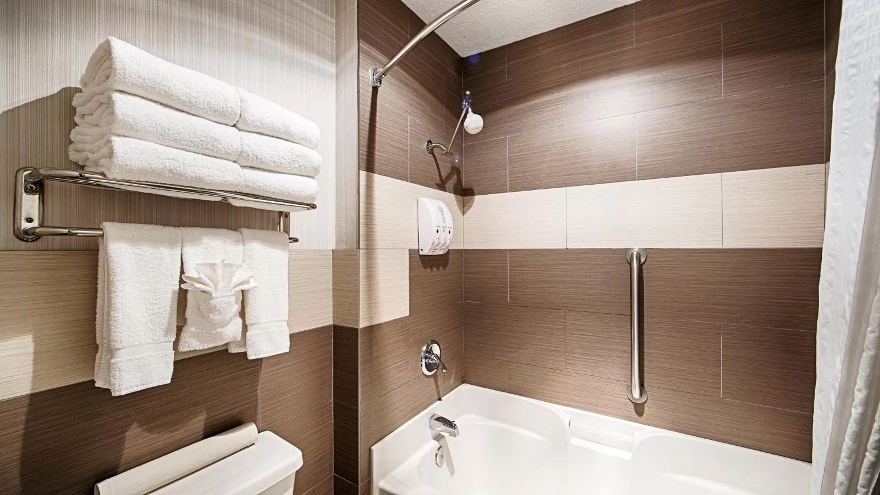 Queen Suite with Two Queen Beds and Balcony - Non-Smoking in Best Western Corvallis