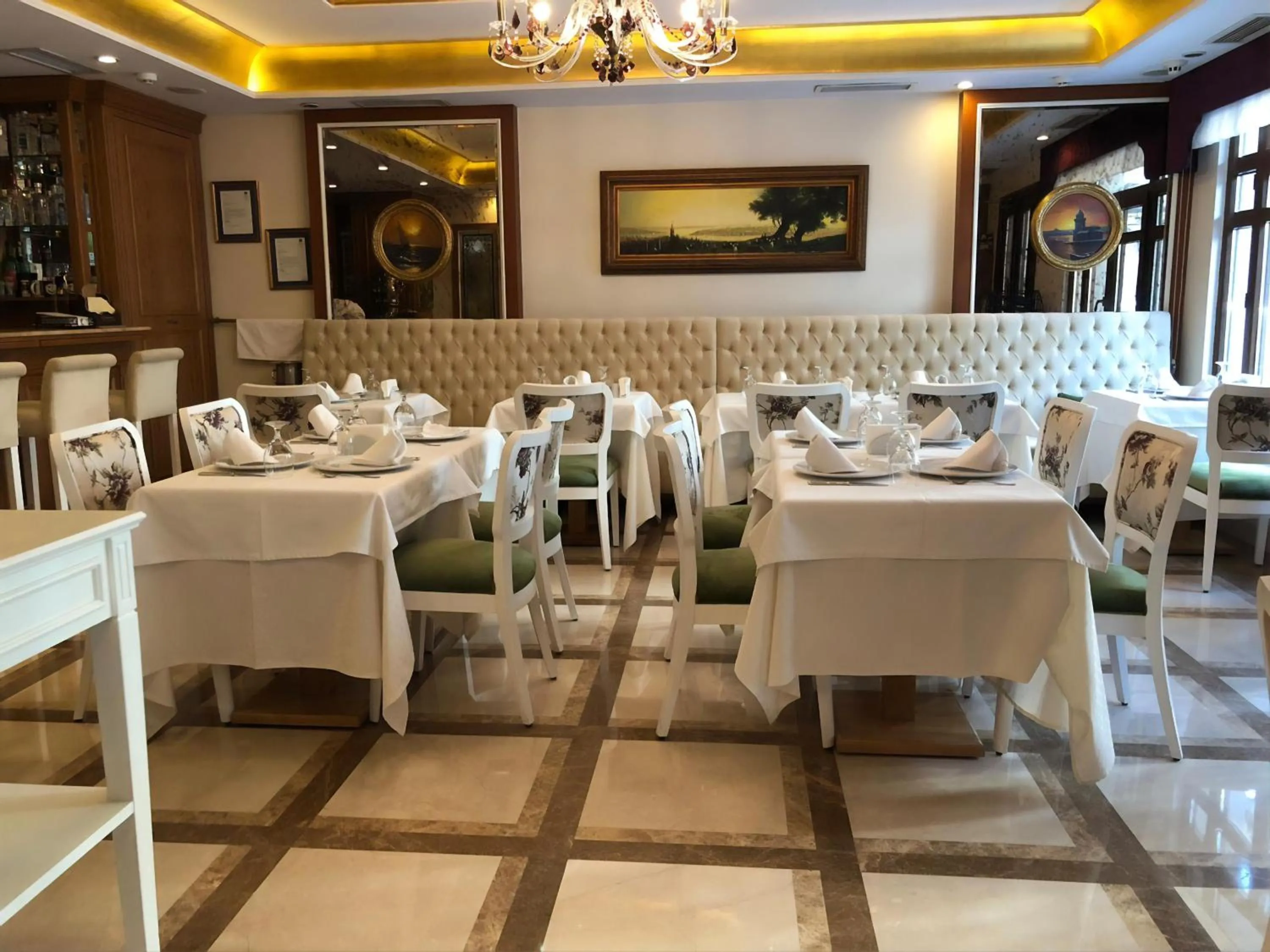 Restaurant/places to eat in GLK PREMIER Regency Suites & Spa