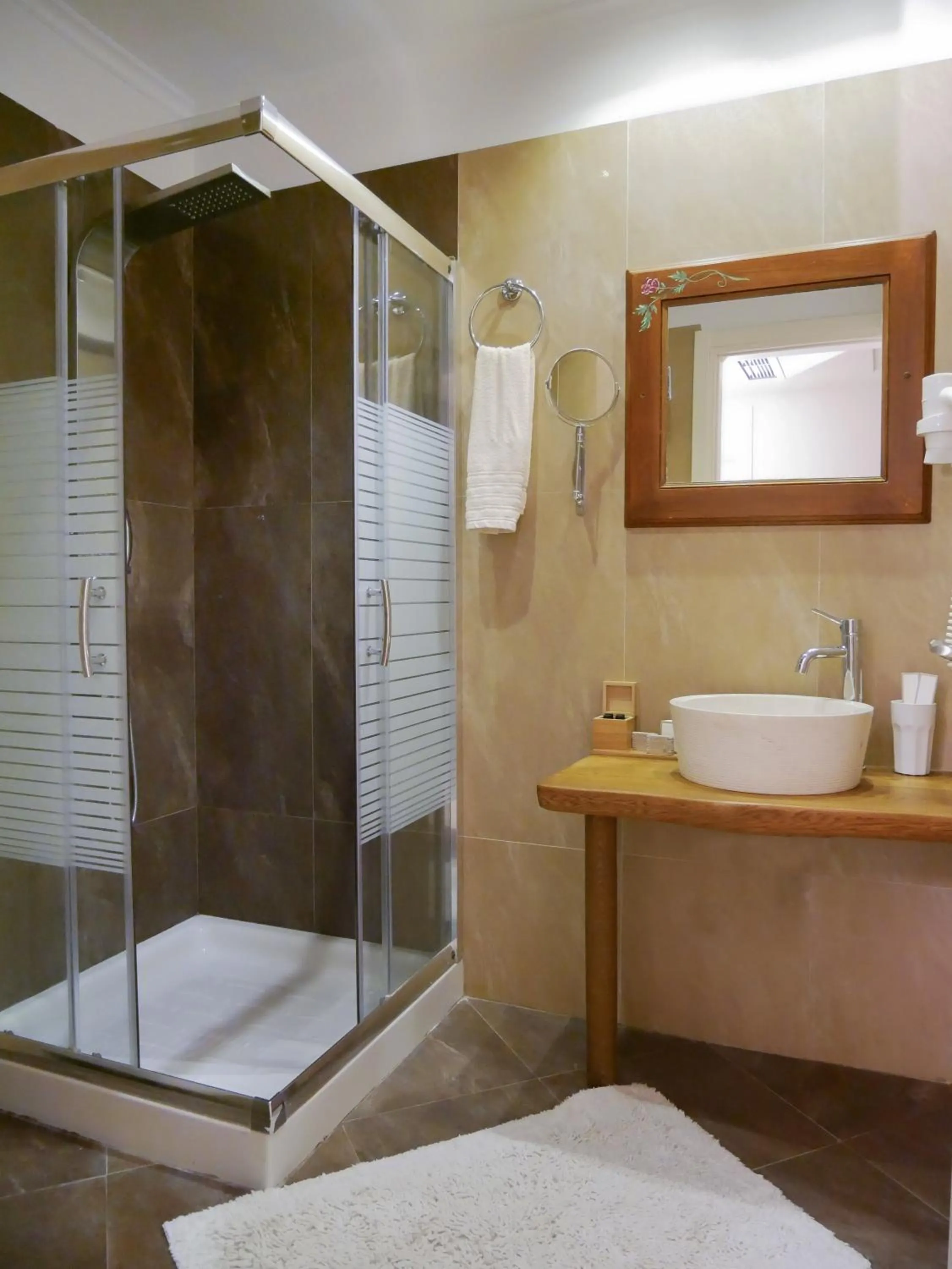 Shower in Hotel Rodovoli