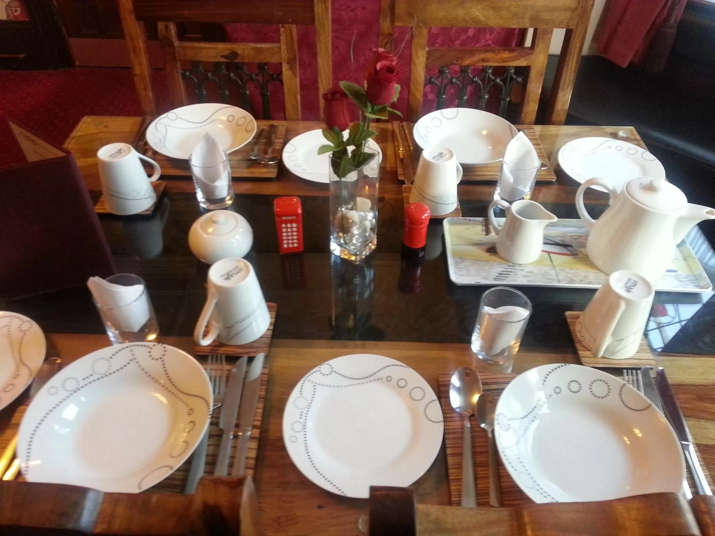 Dining area in Sunnyside Hotel