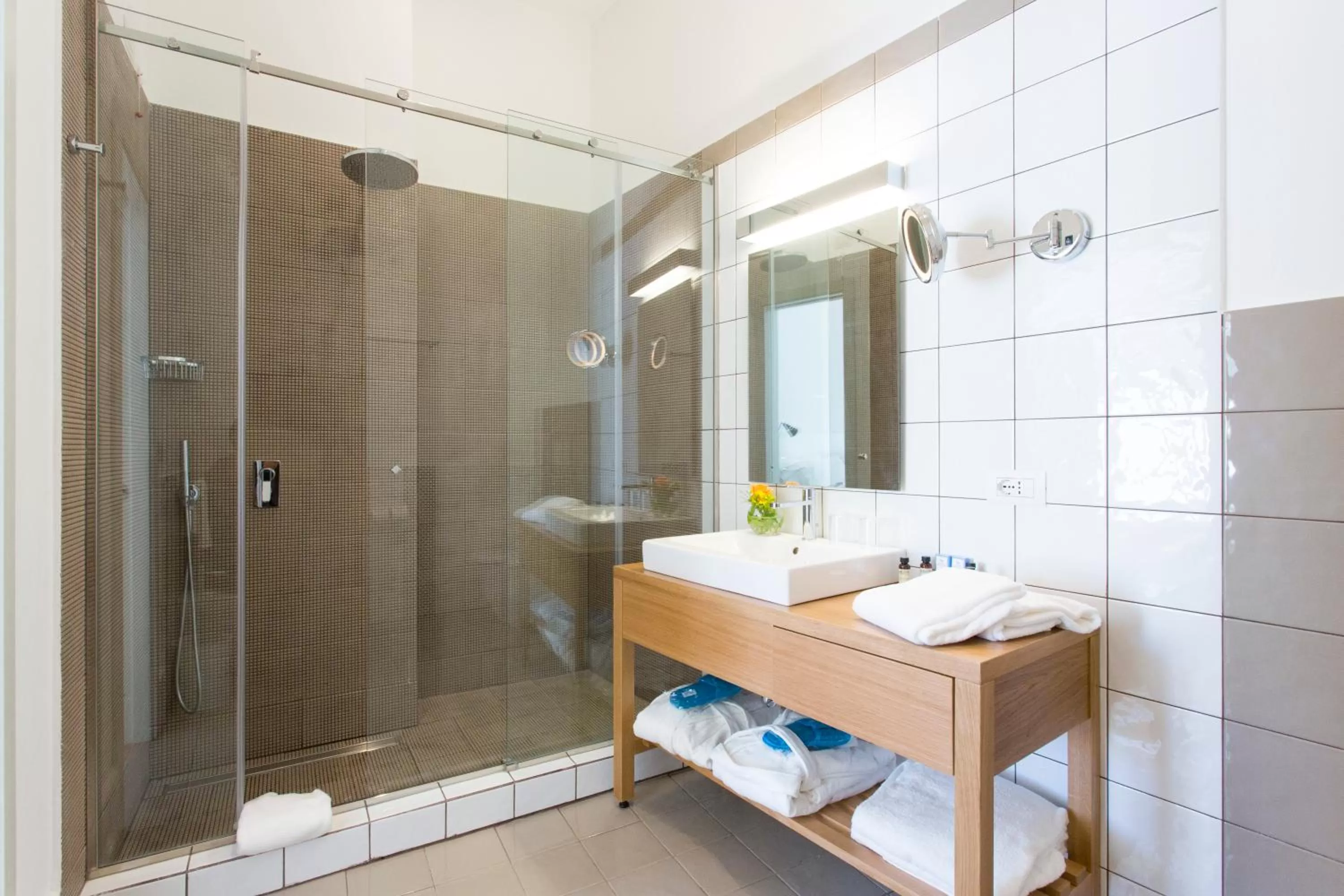 Bathroom in Villa Fiorella Art Hotel