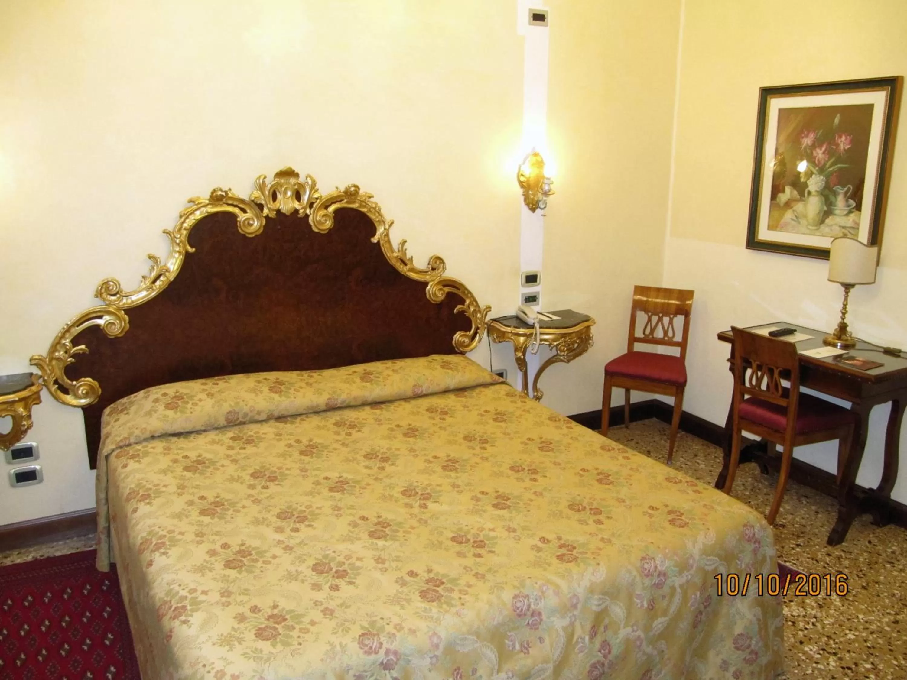 Photo of the whole room, Bed in Residenza d'Epoca San Cassiano