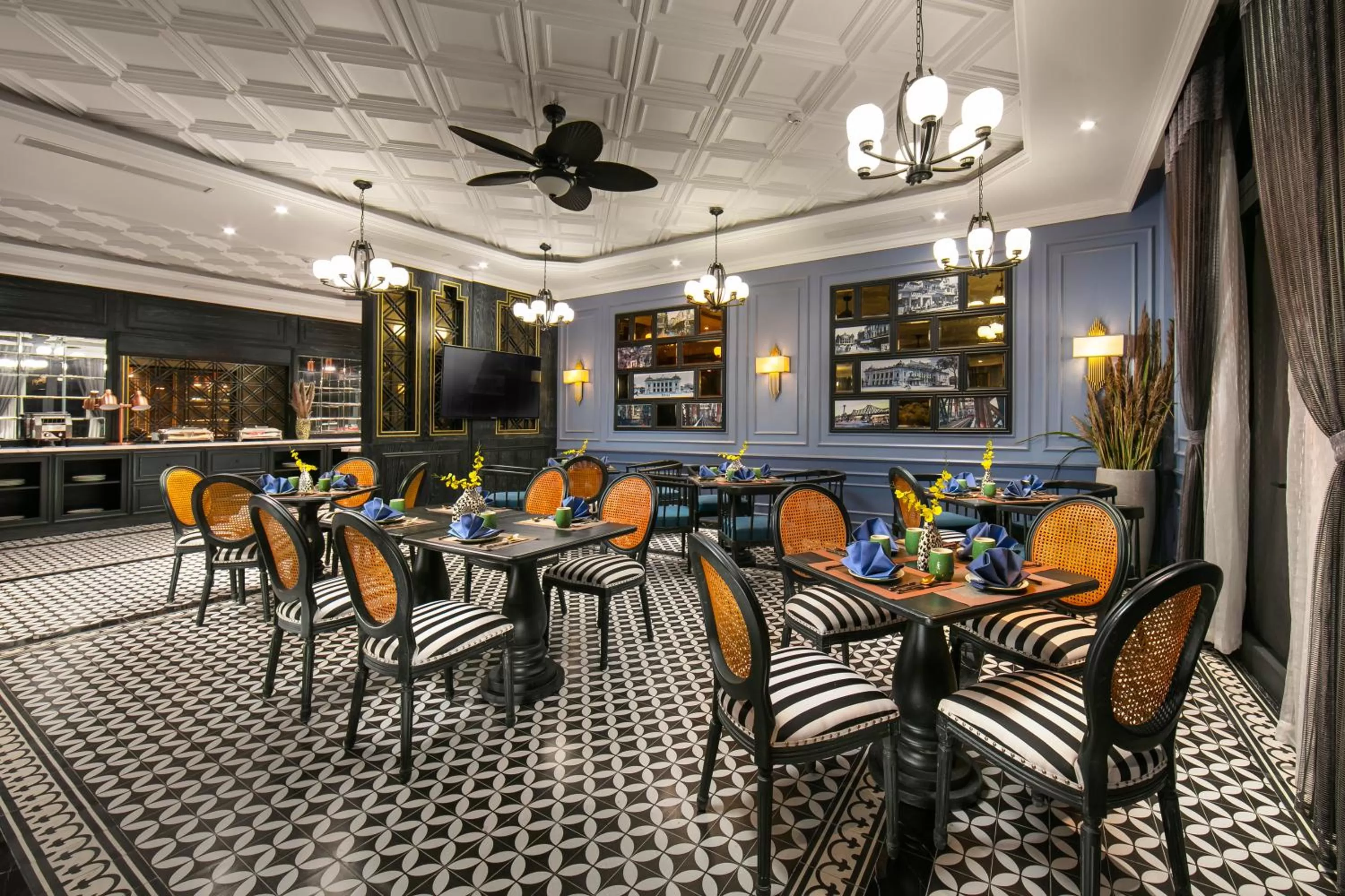 Restaurant/places to eat in The Exquisite HaLong Hotel