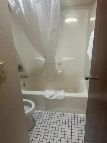 Baymont by Wyndham Battle Creek/I-94