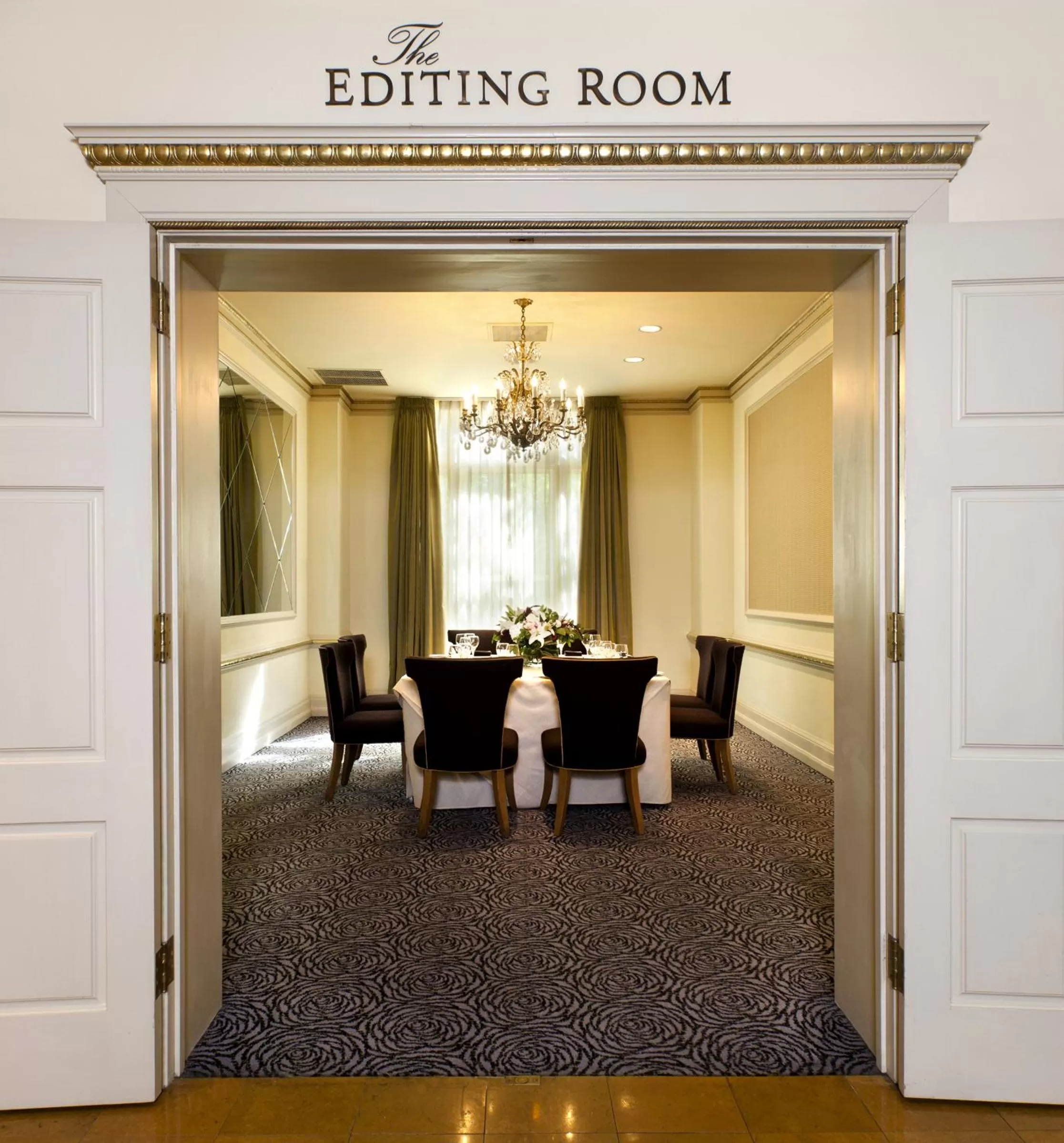 Business facilities in Hotel DeLuxe