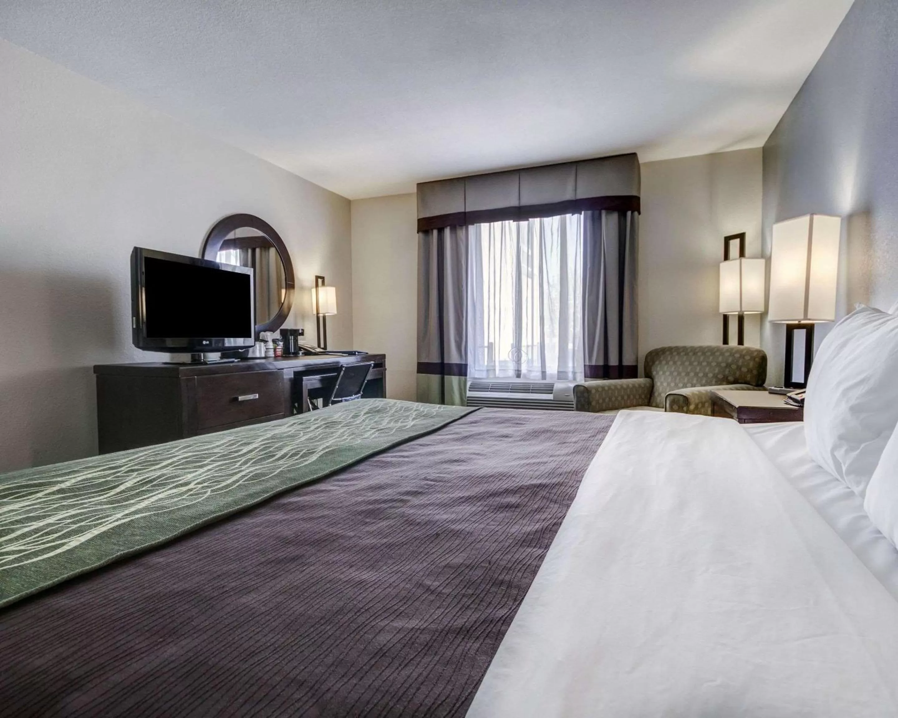 Photo of the whole room, Bed in Comfort Inn & Suites El Paso I-10 Airport Area