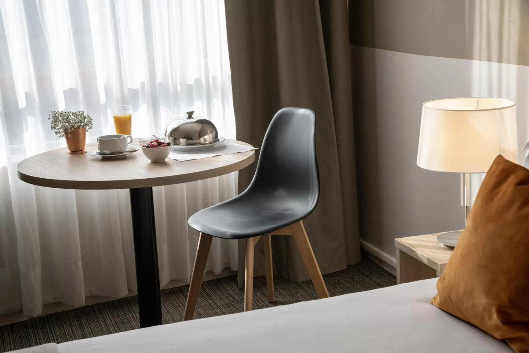 Bedroom in Hotel Amarante Cannes