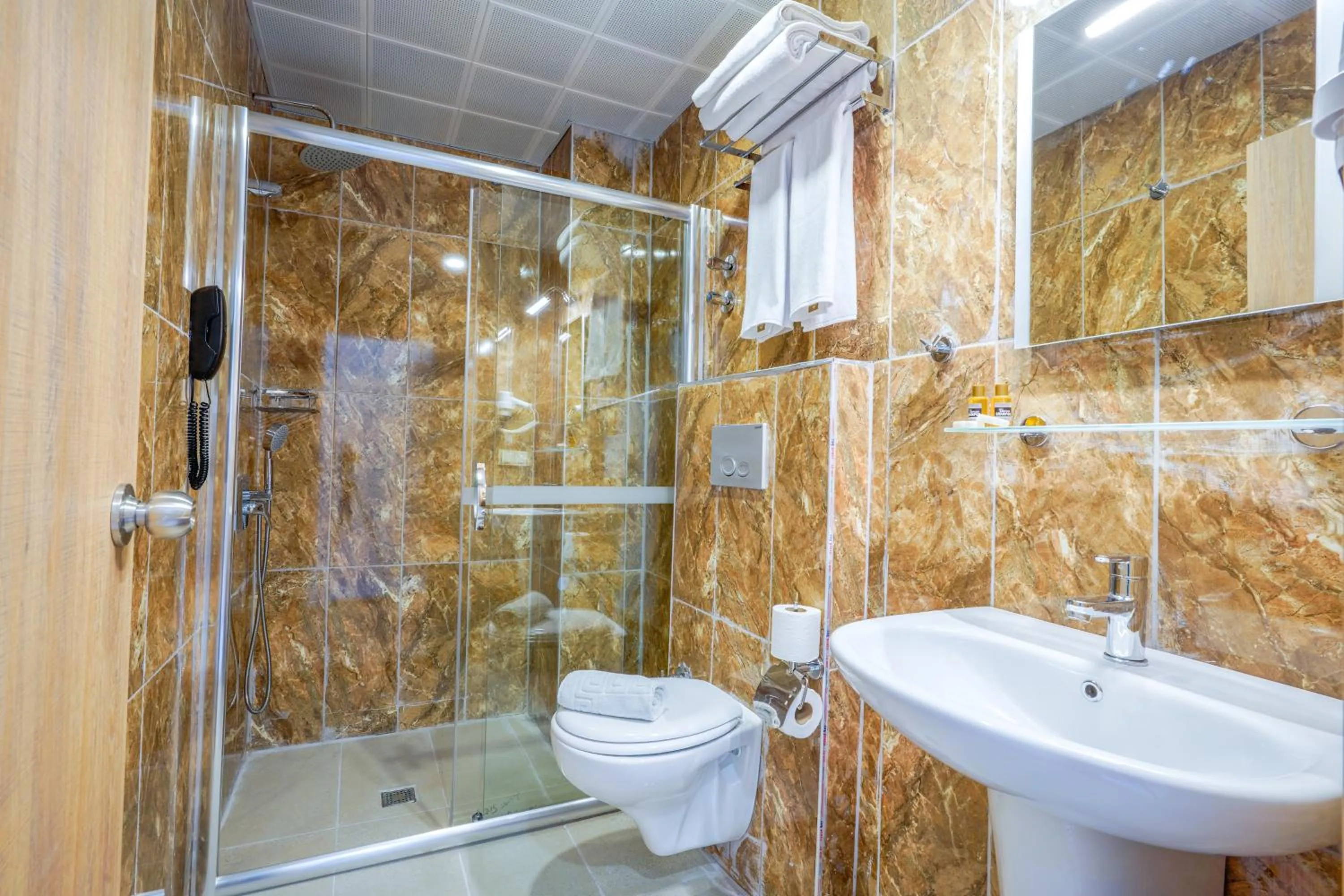 Bathroom in Arsi Hotel