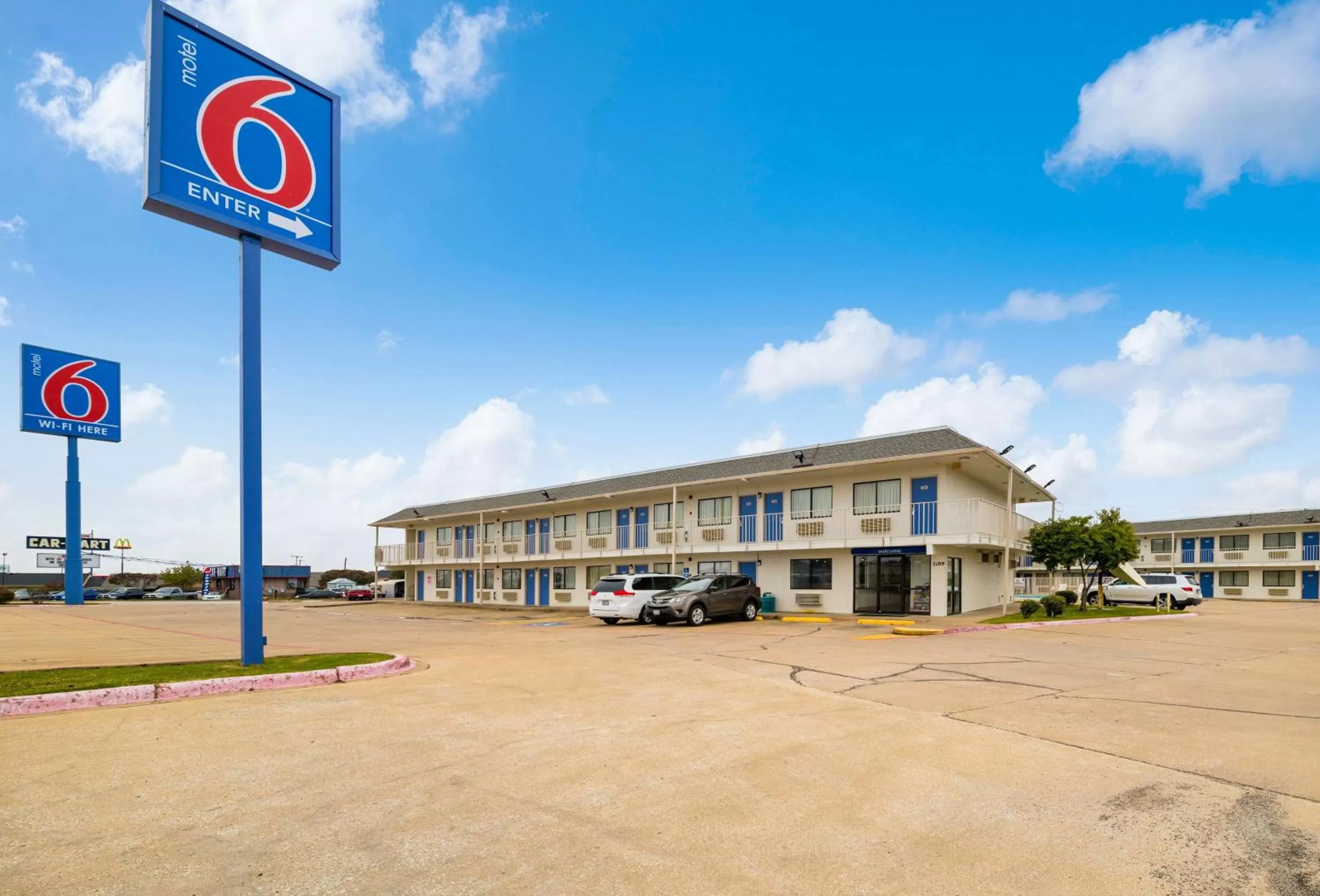 Property building in Motel 6-Greenville, TX