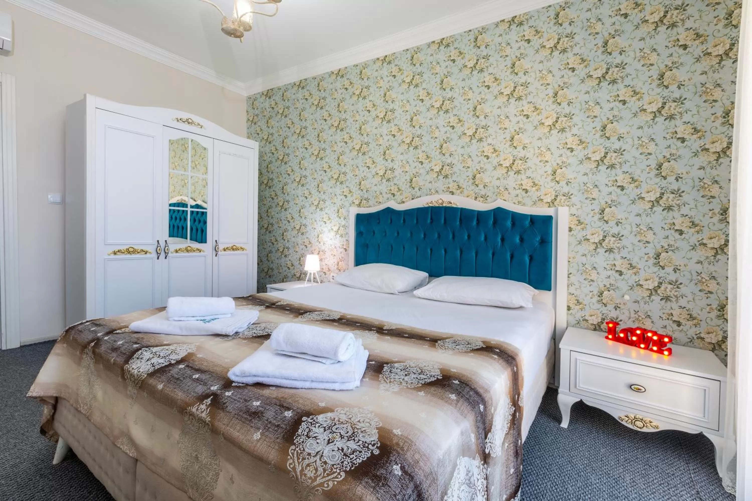 Bed in Bikka&Asell Suite Hotel