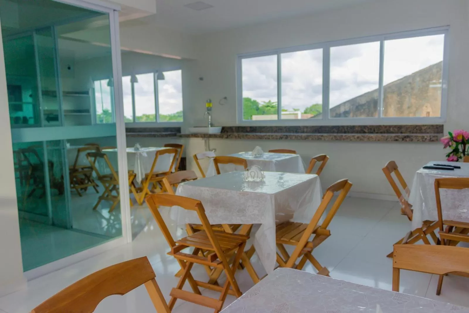 Restaurant/Places to Eat in Pousada Vila do Carmo