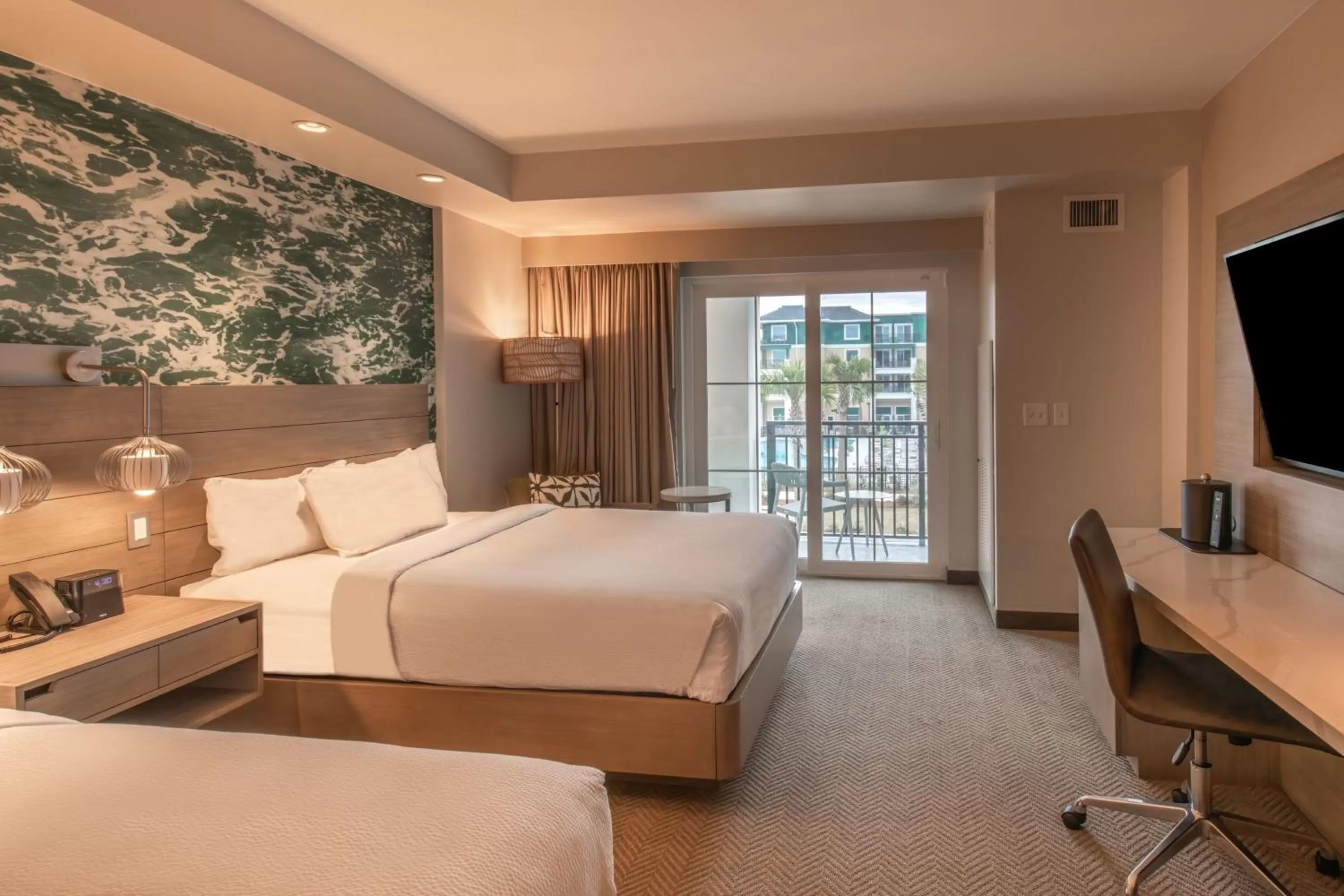 Photo of the whole room, Bed in Courtyard by Marriott Jekyll Island