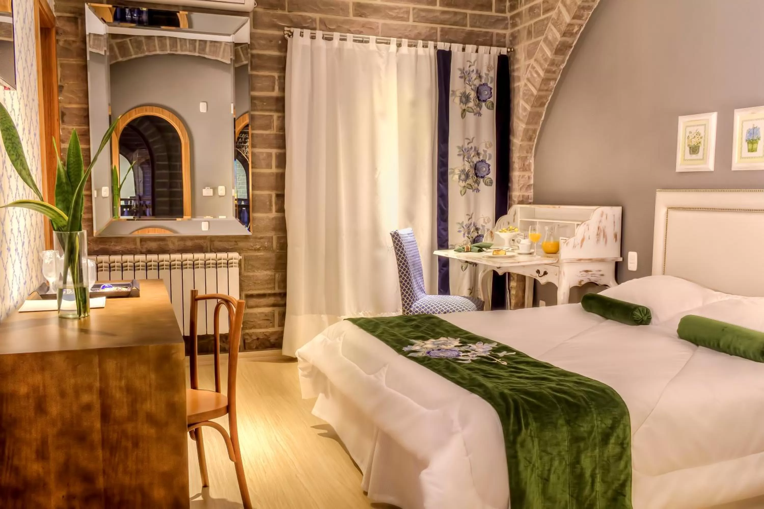 Photo of the whole room, Bed in Pousada Castello Benvenutti