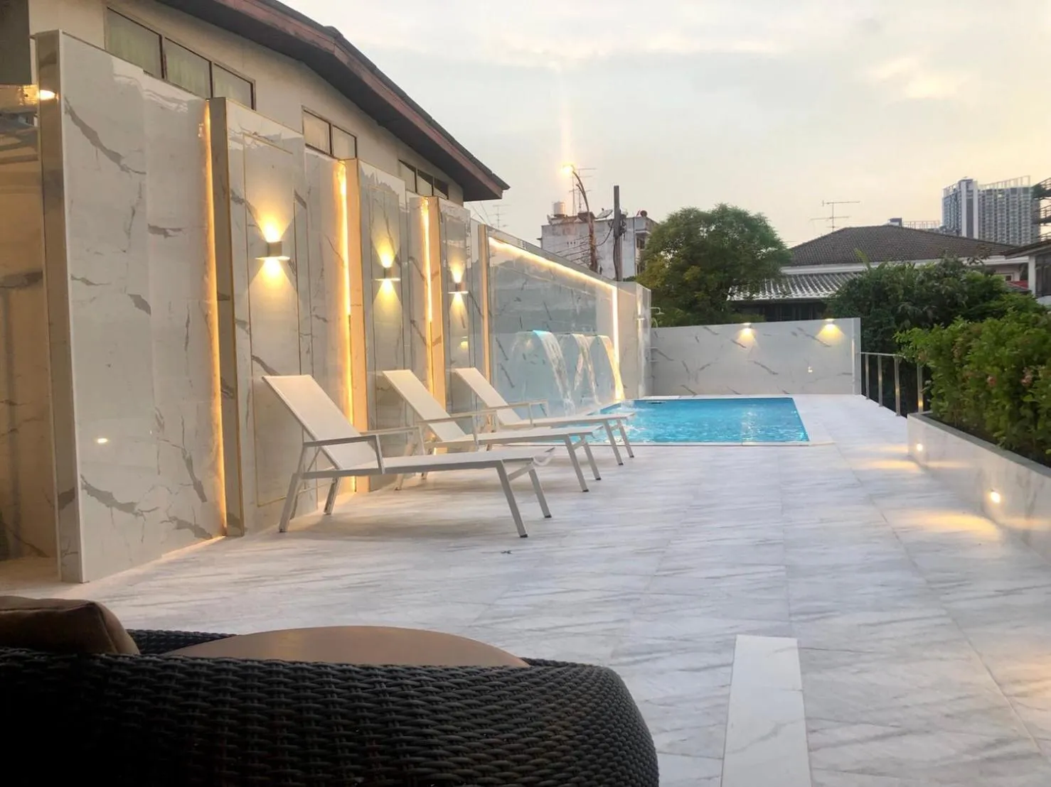 Pool view in Marigold Sukhumvit - Free Shuttle to BTS Bearing Station