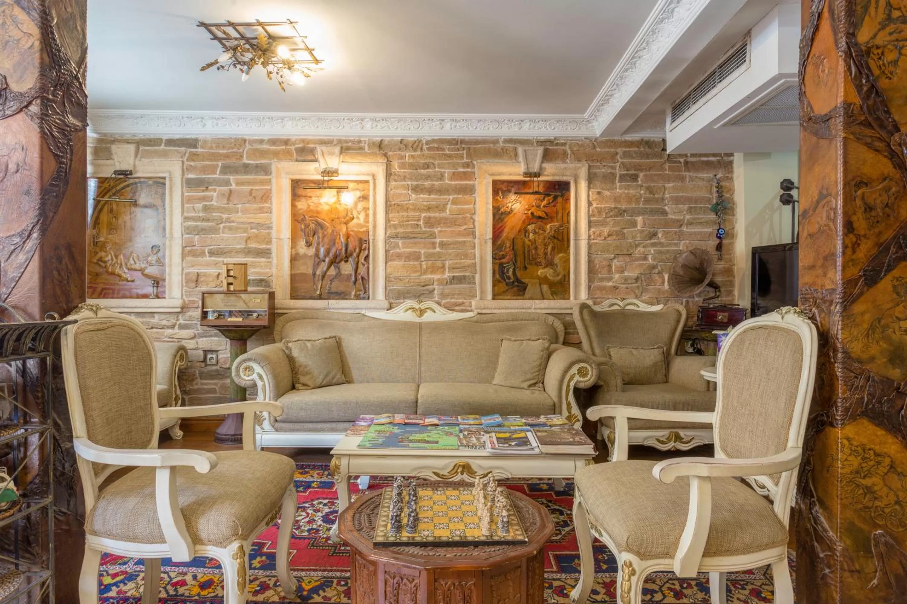 Lobby or reception in Sphendon Hotel