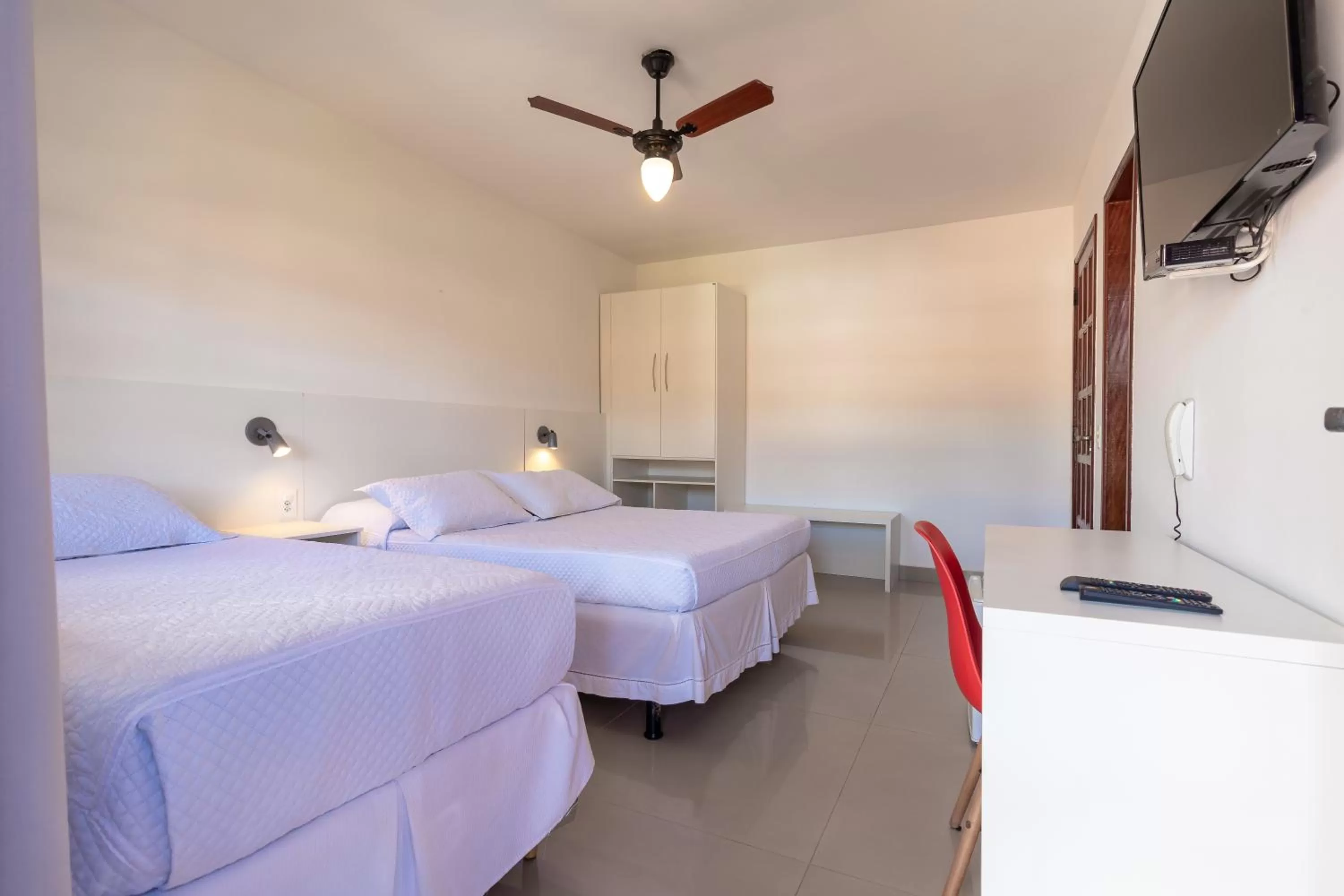 Photo of the whole room, Bed in Pousada do Timoneiro