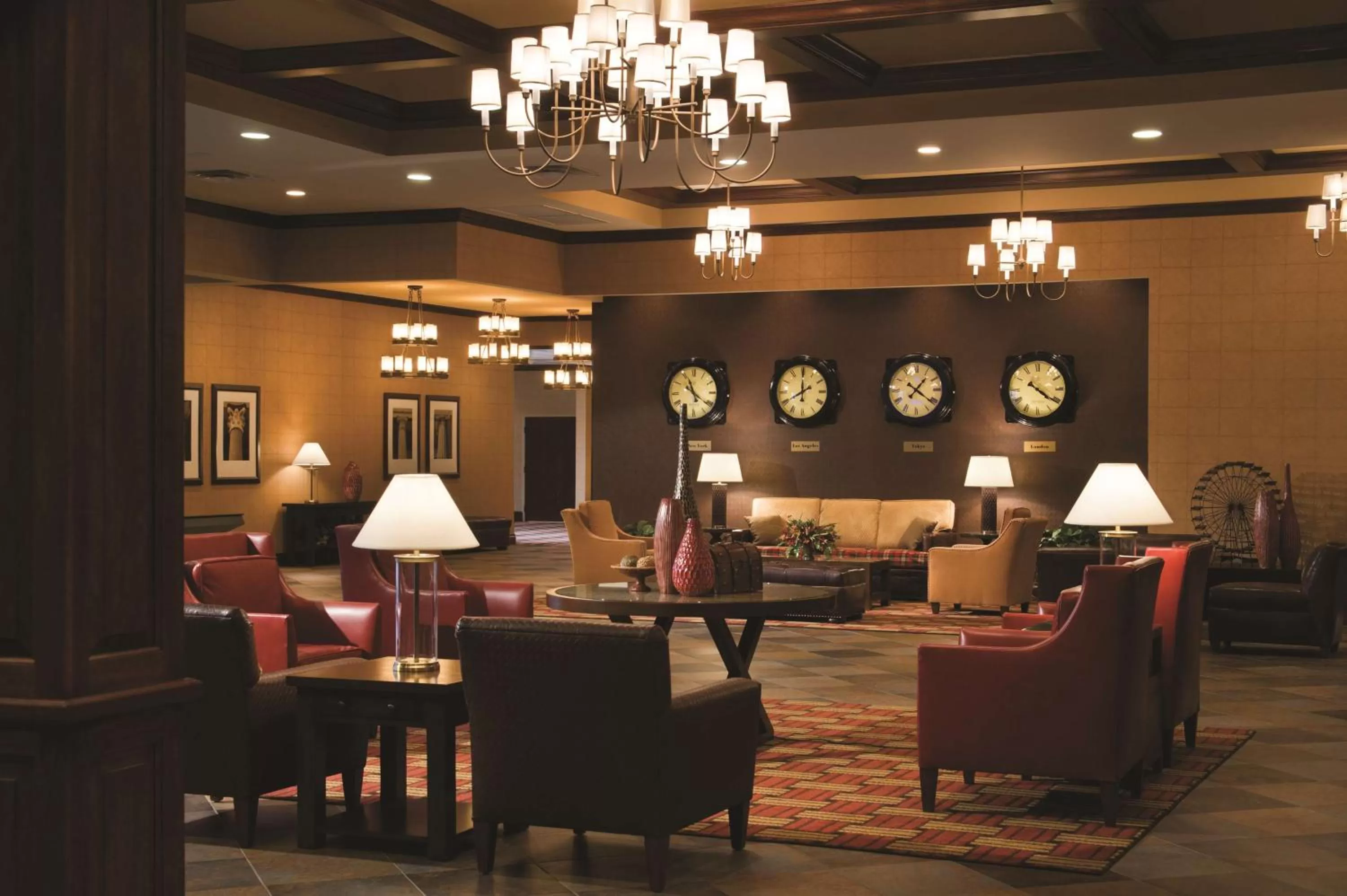 Lobby or reception in DoubleTree by Hilton Cincinnati Airport