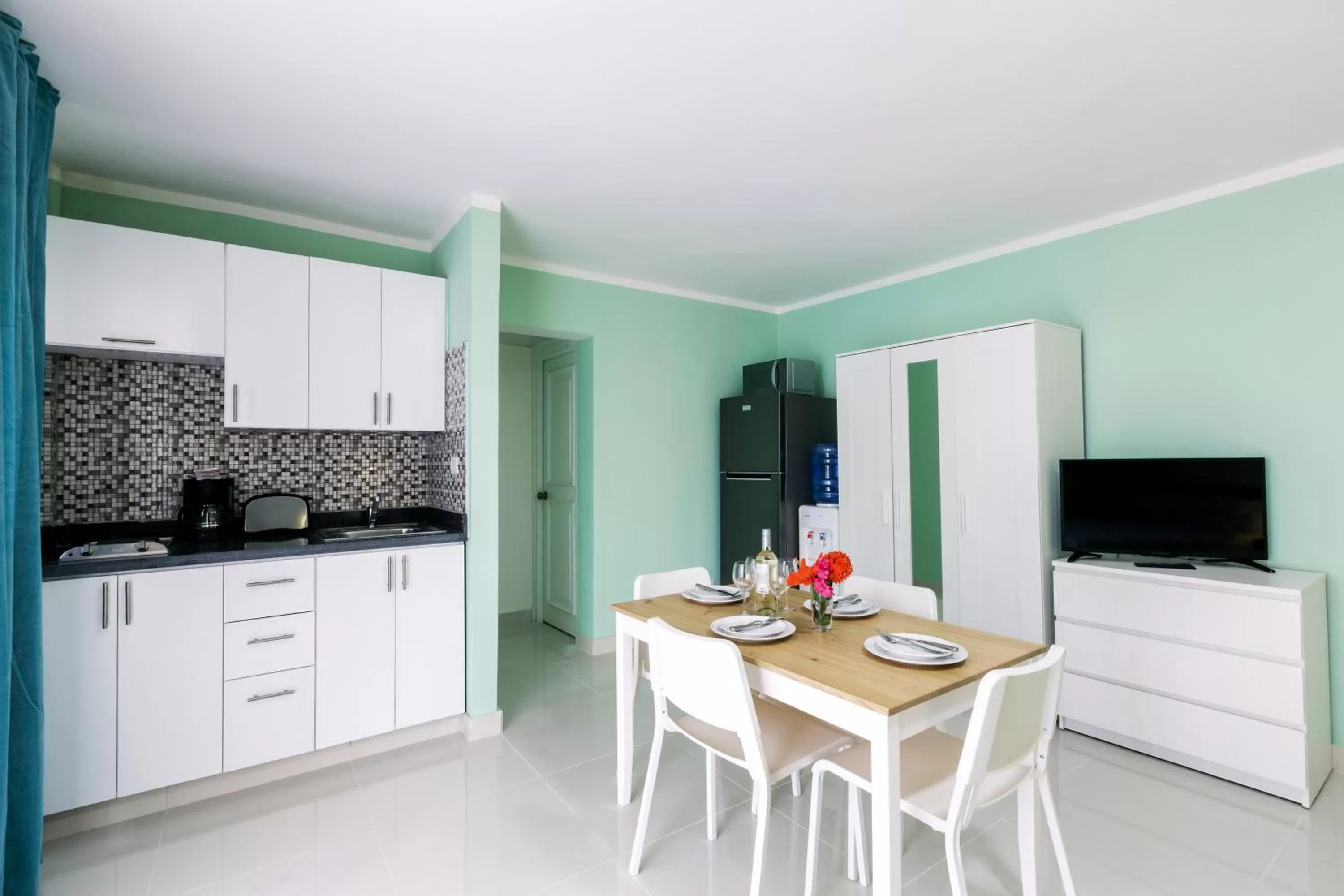 Dining area, Kitchen/Kitchenette in TROPICANA SUITES DELUXE BEACH CLUB and POOL - playa LOS CORALES