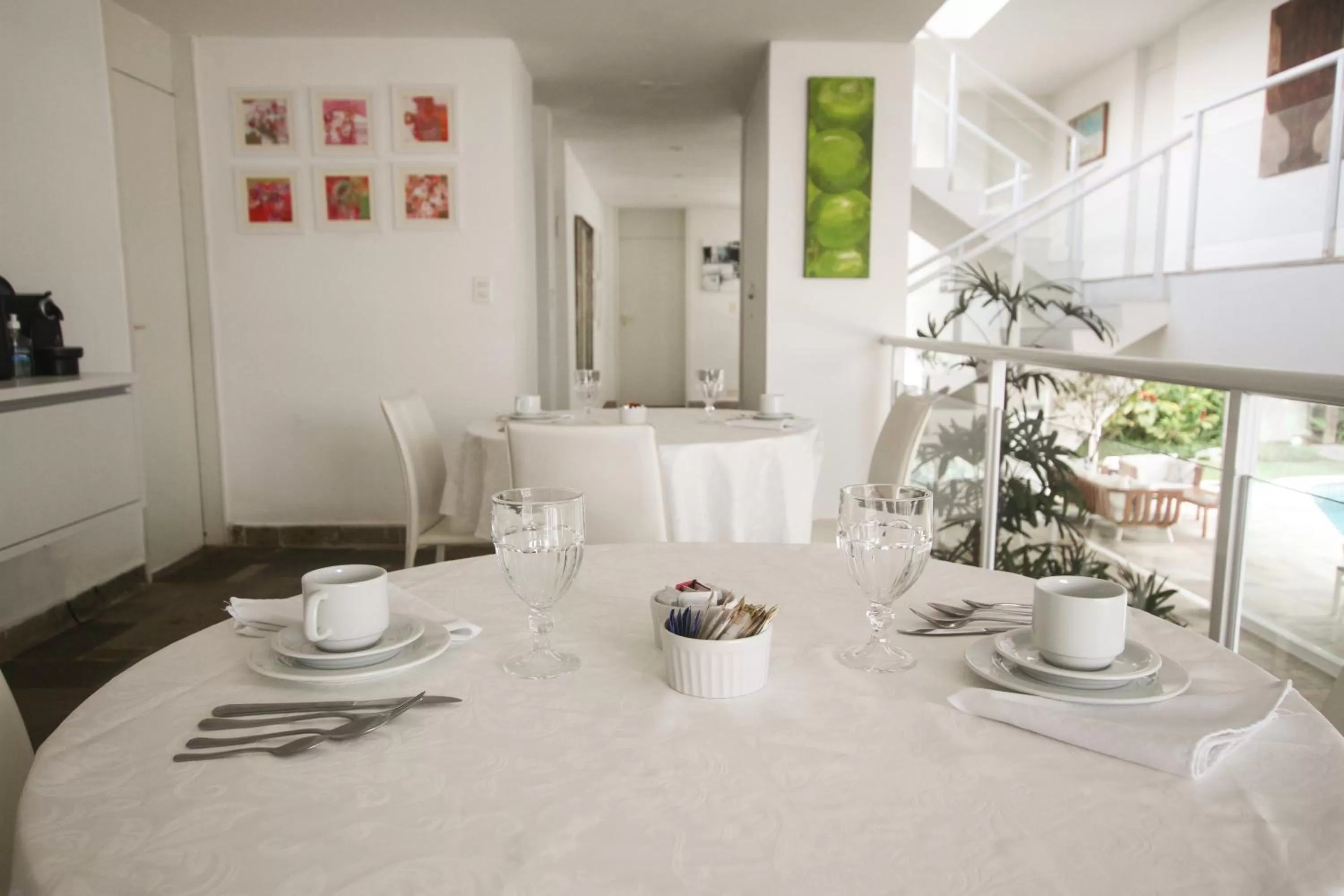 Restaurant/Places to Eat in Guest House Guarujá