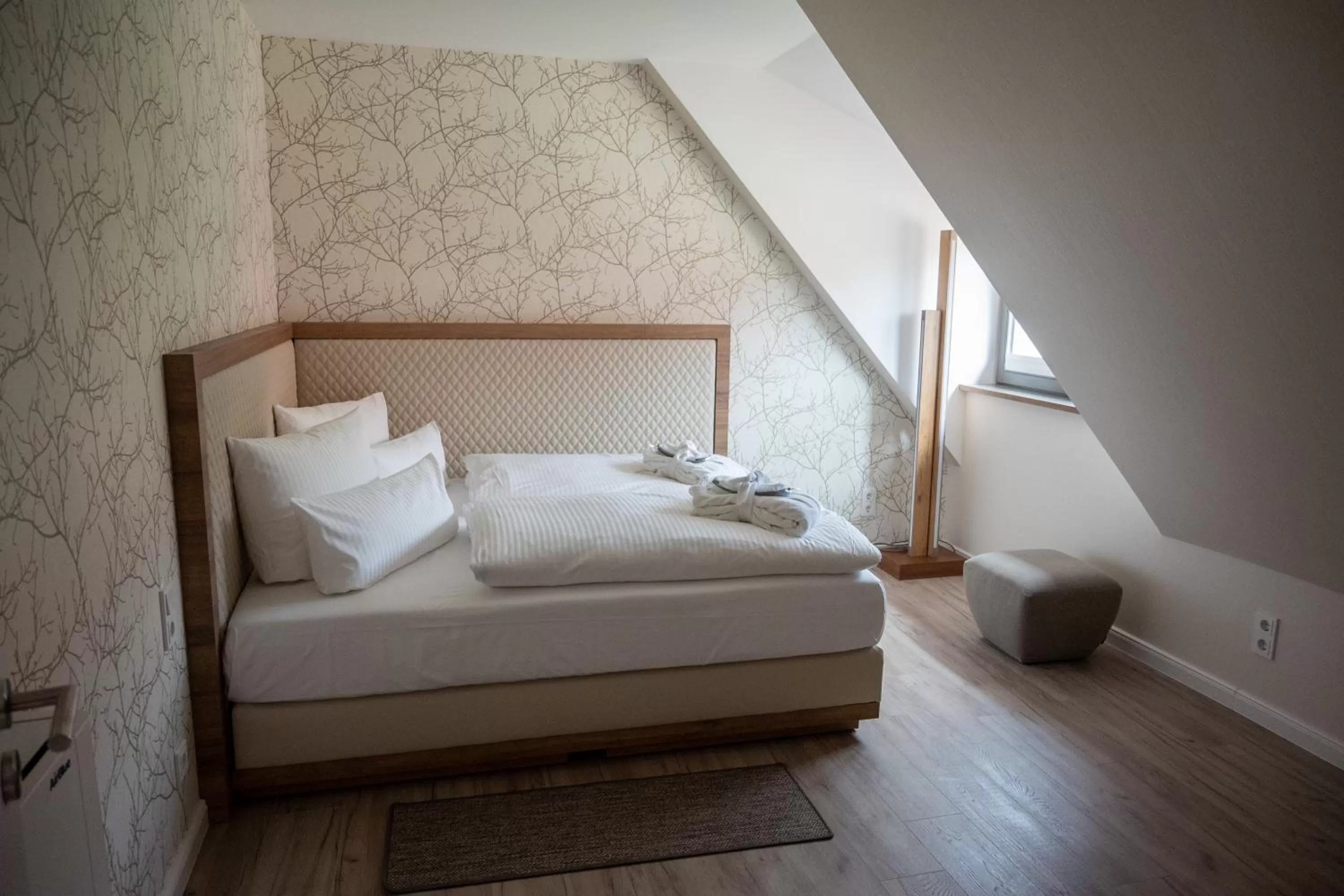 Bedroom, Bed in DAS KEHRS - Hotel auf dem Petersberg