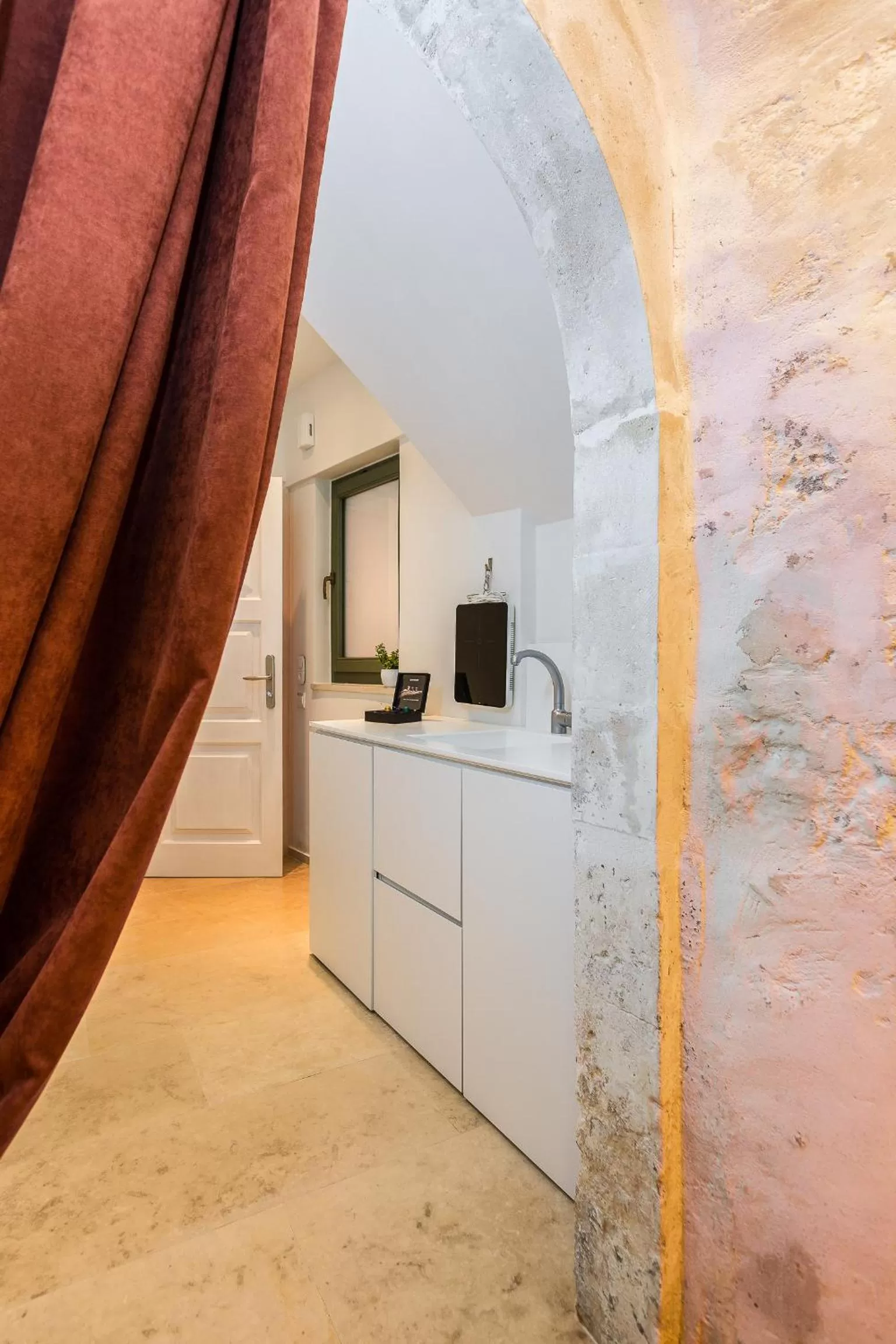 Kitchen/Kitchenette in Neratze Hammam Suites