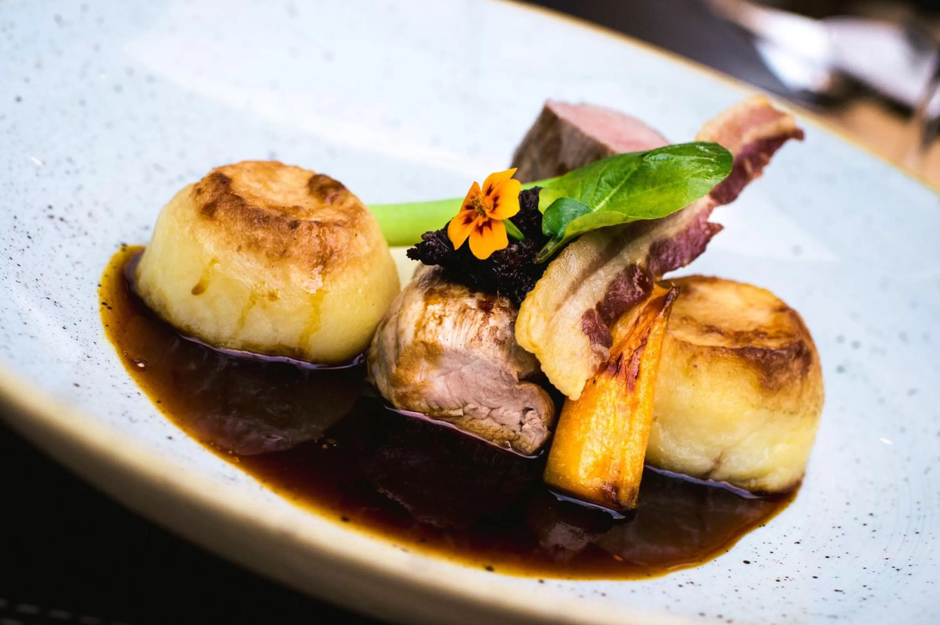 Food and drinks in La Mon Hotel & Country Club