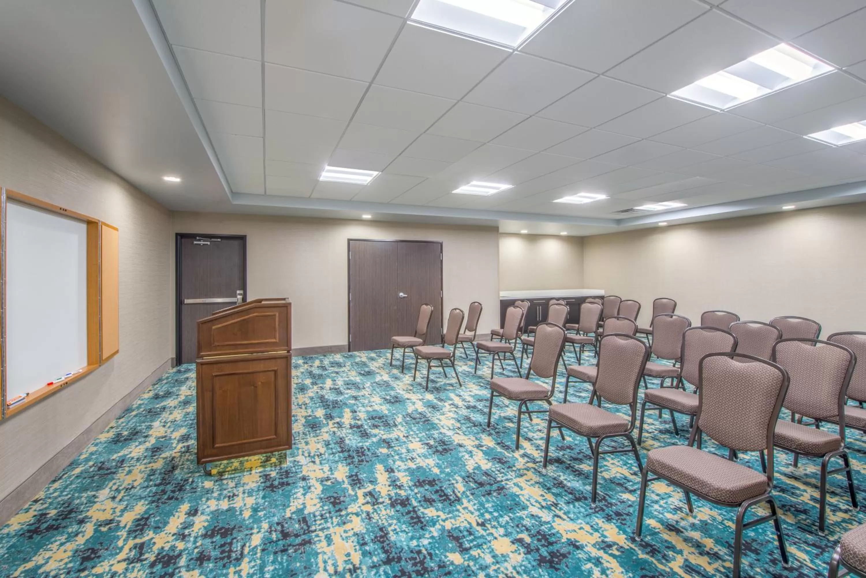 Meeting/conference room in Holiday Inn Express Shawnee by IHG
