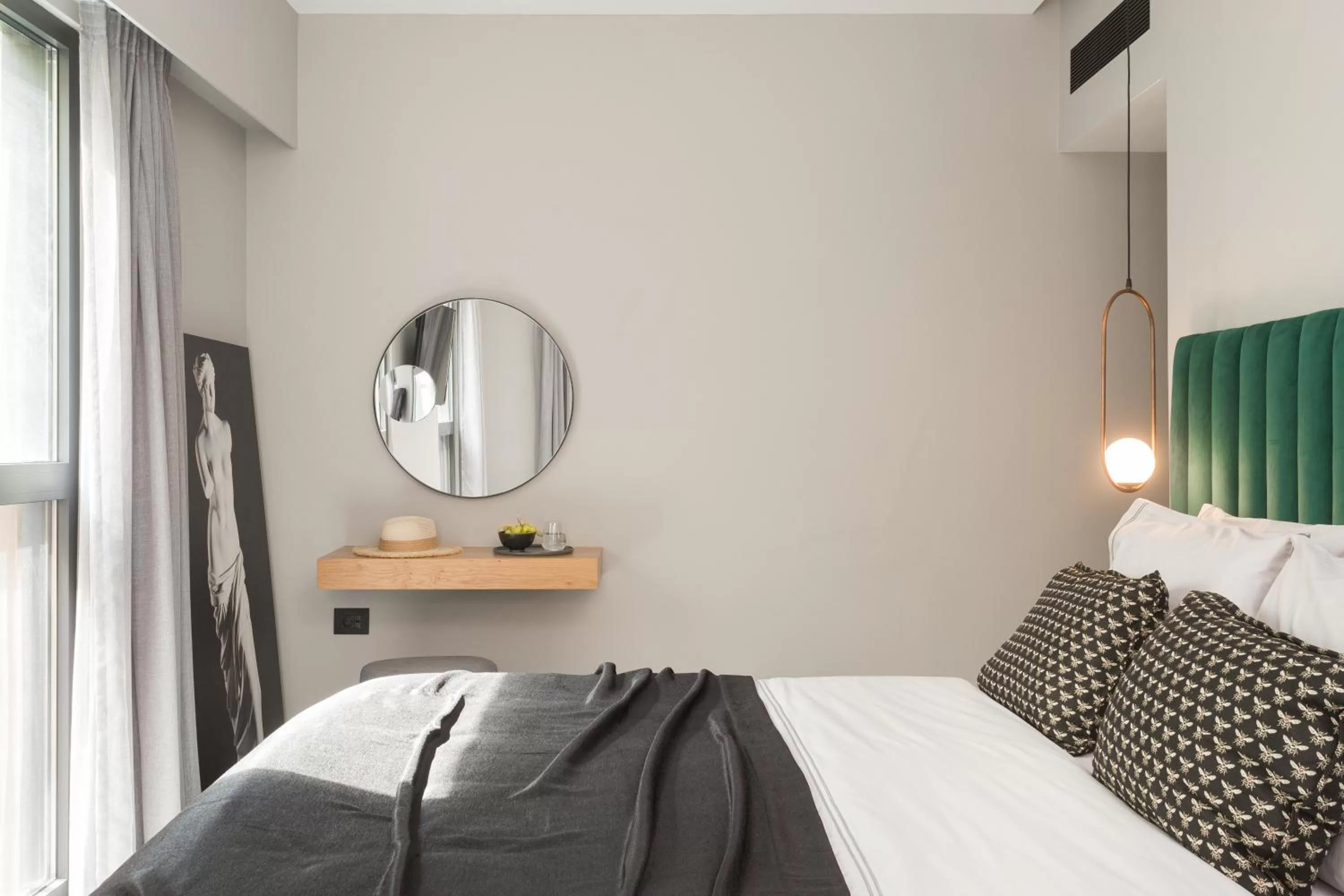 Bed in 11 Enteka Acropolis Suites