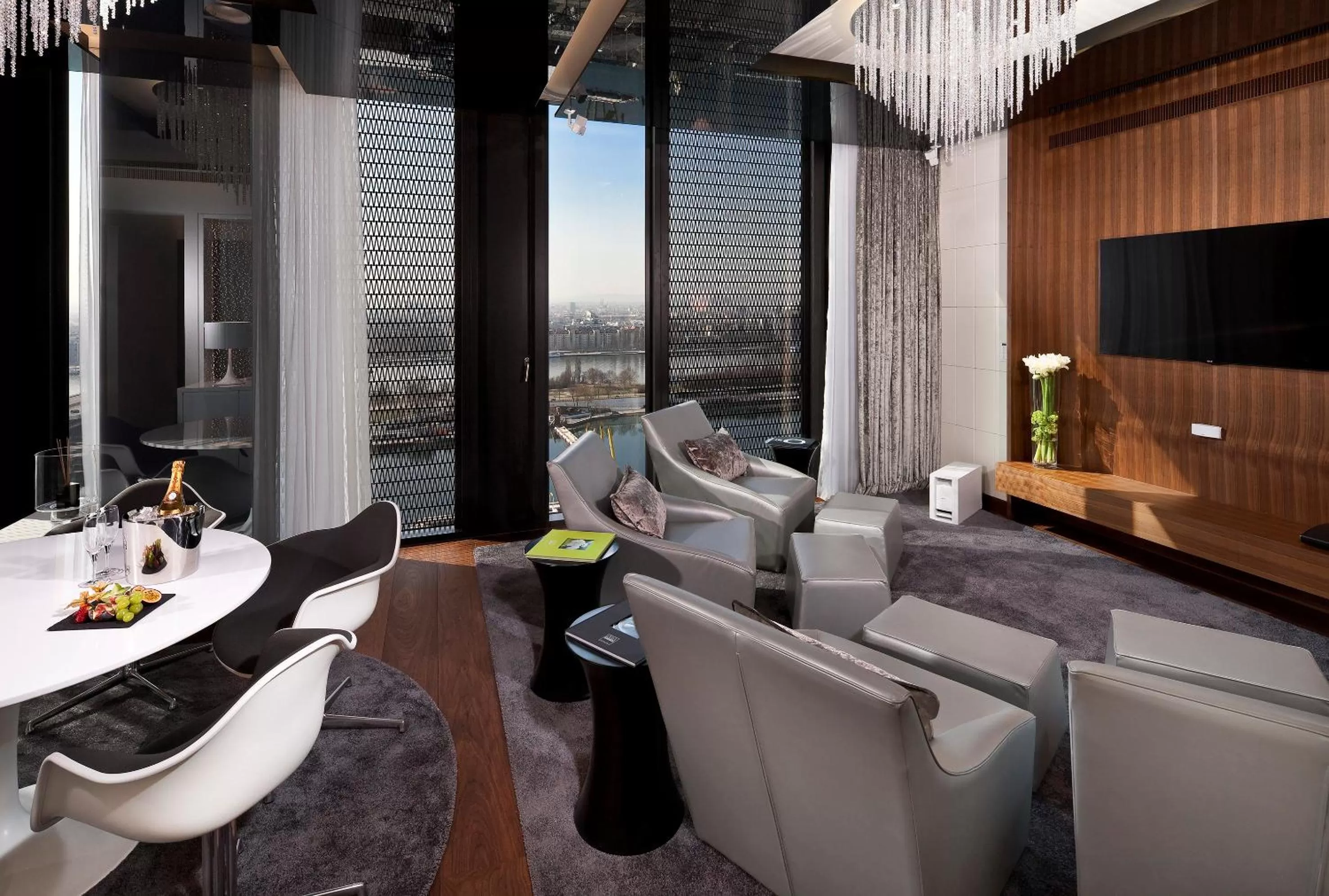 TV and multimedia in Melia Vienna