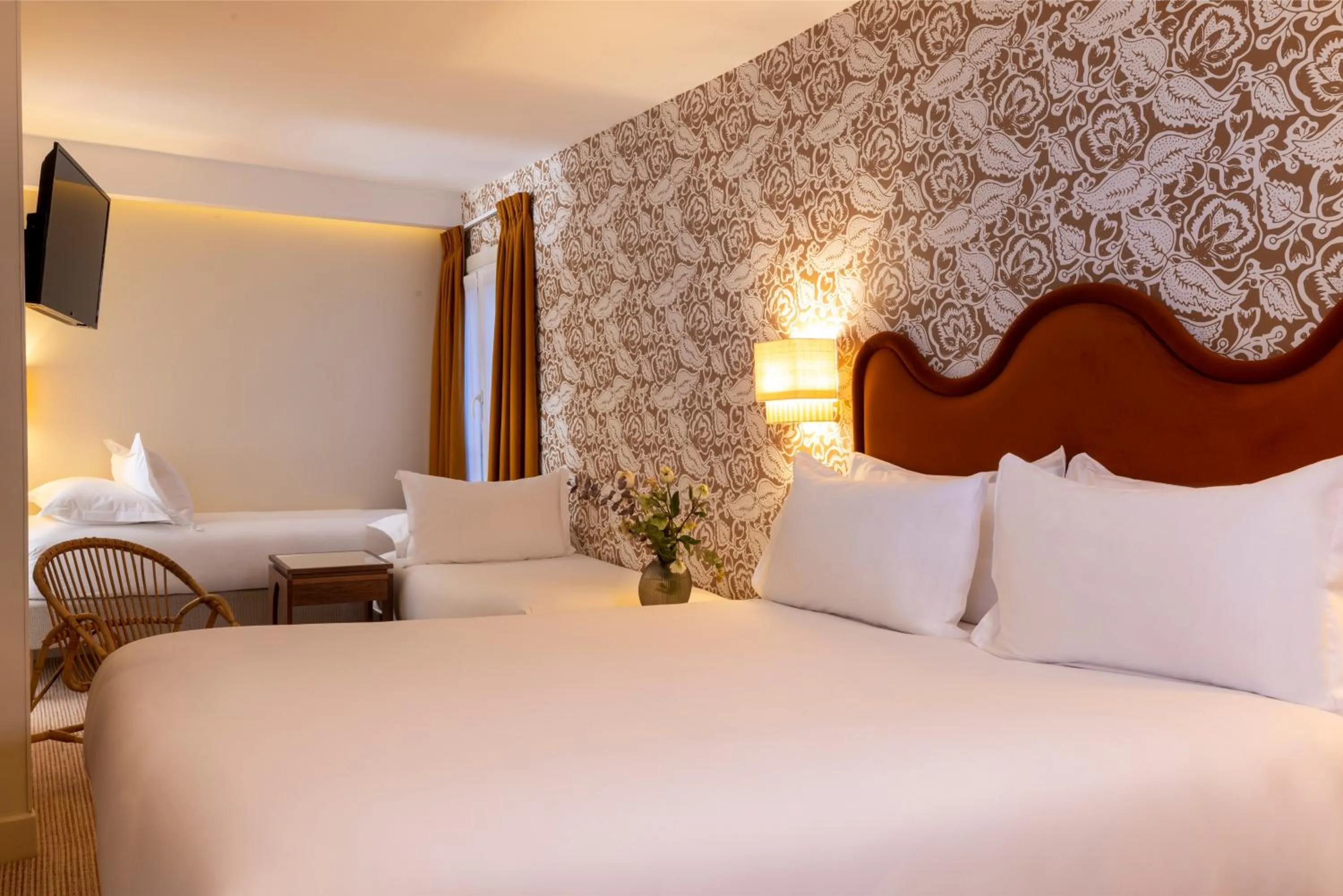 Bed in Hotel Michelet Odeon