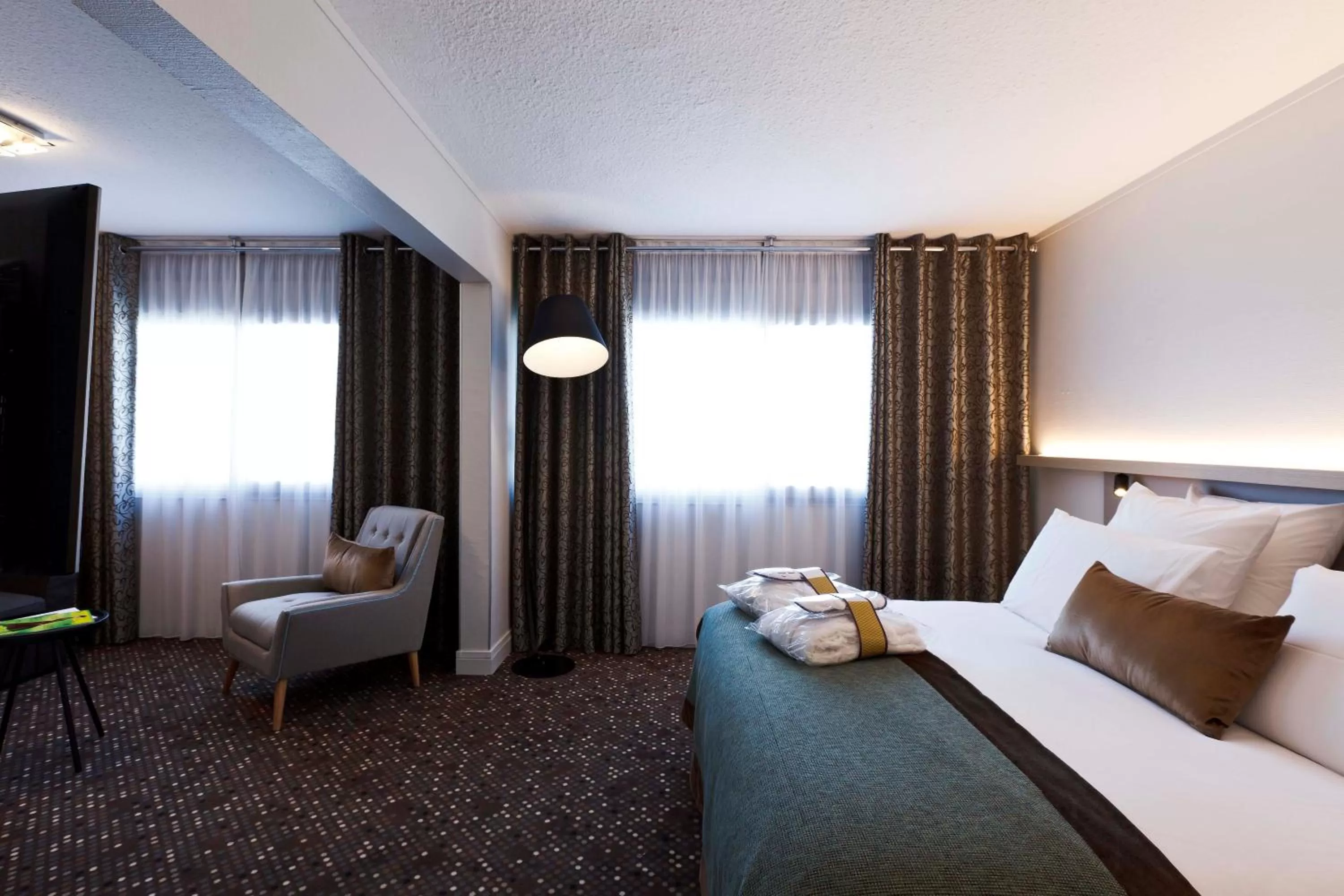 Bedroom, Bed in Mercure Lyon Charbonnières