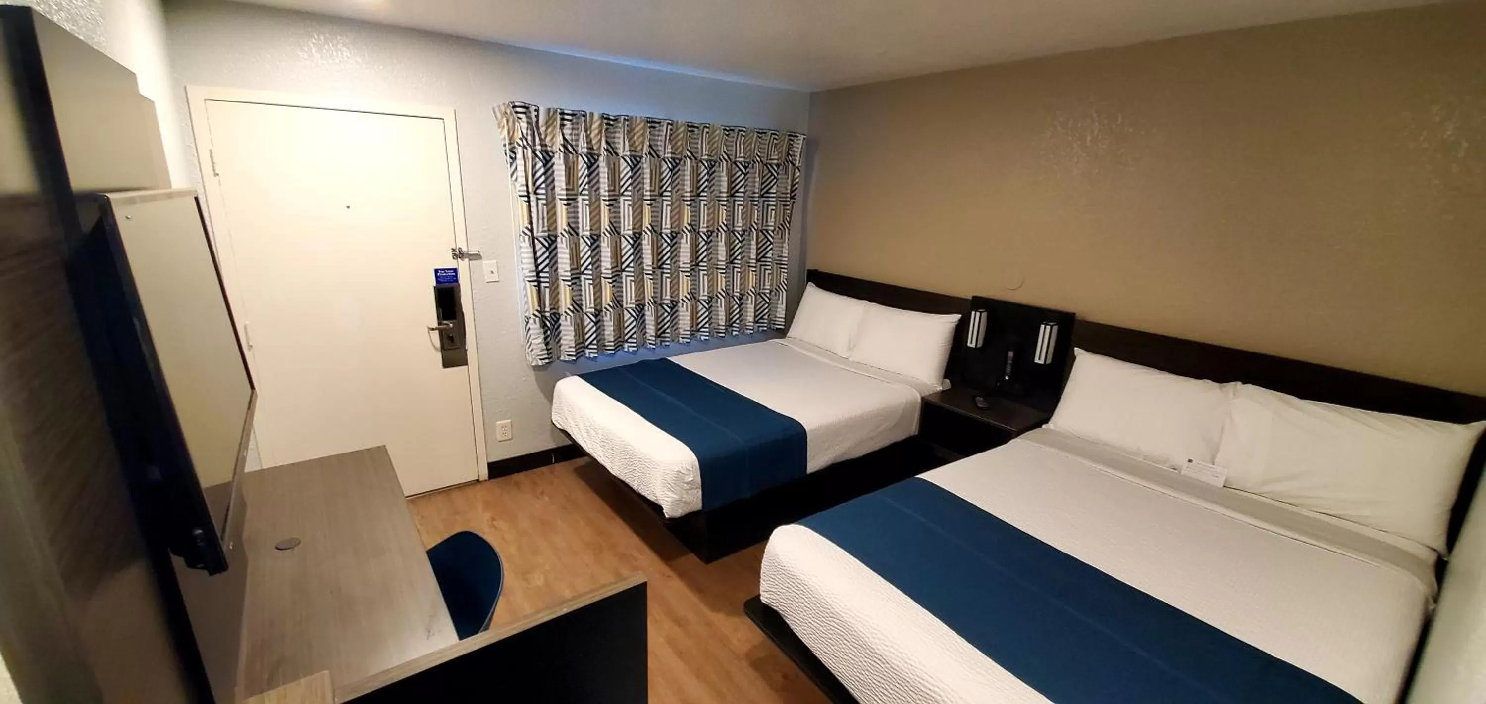 Bedroom in Motel 6-Palmdale, CA
