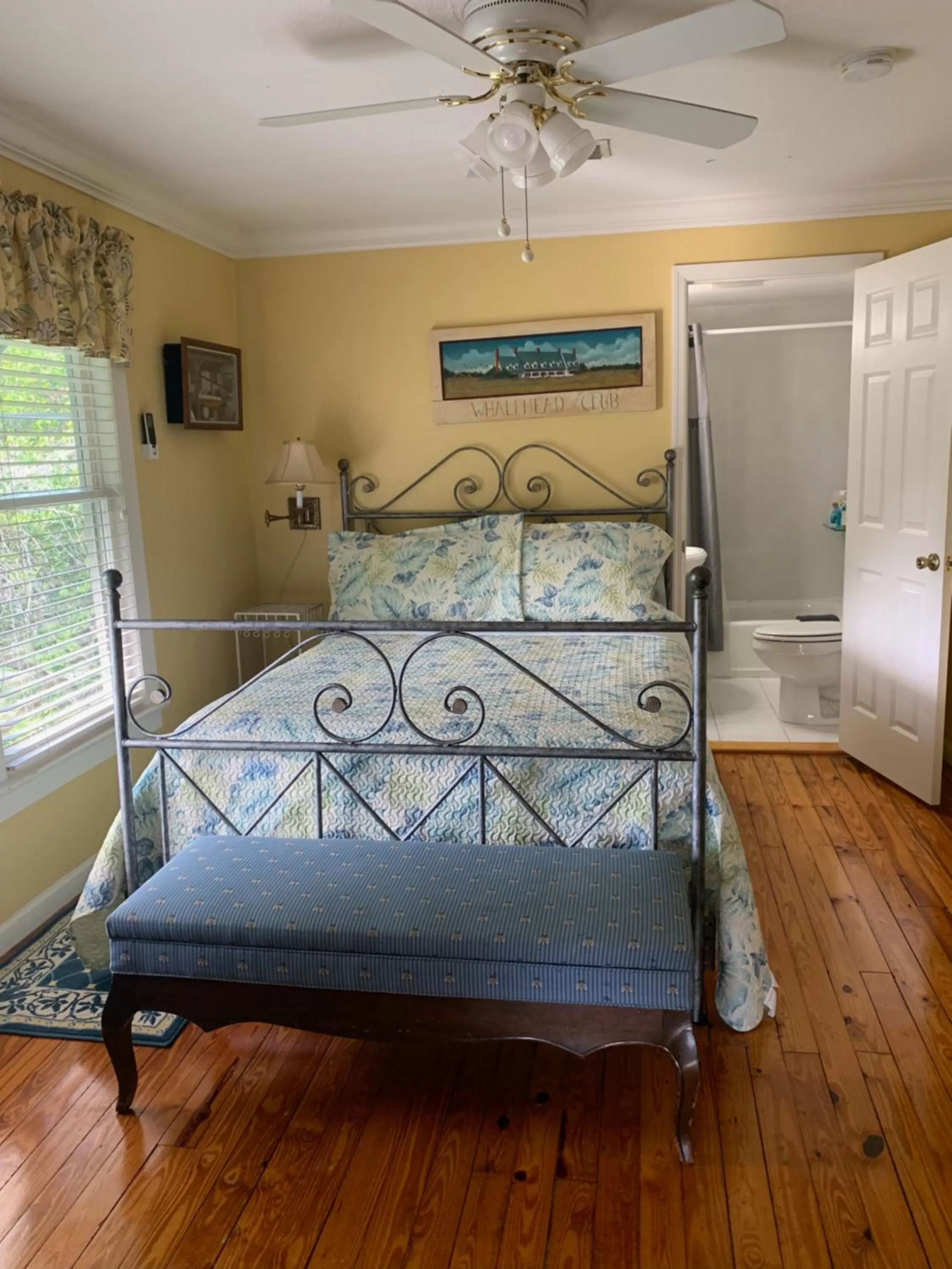 Bed in Nature Coast Inn & Cottages