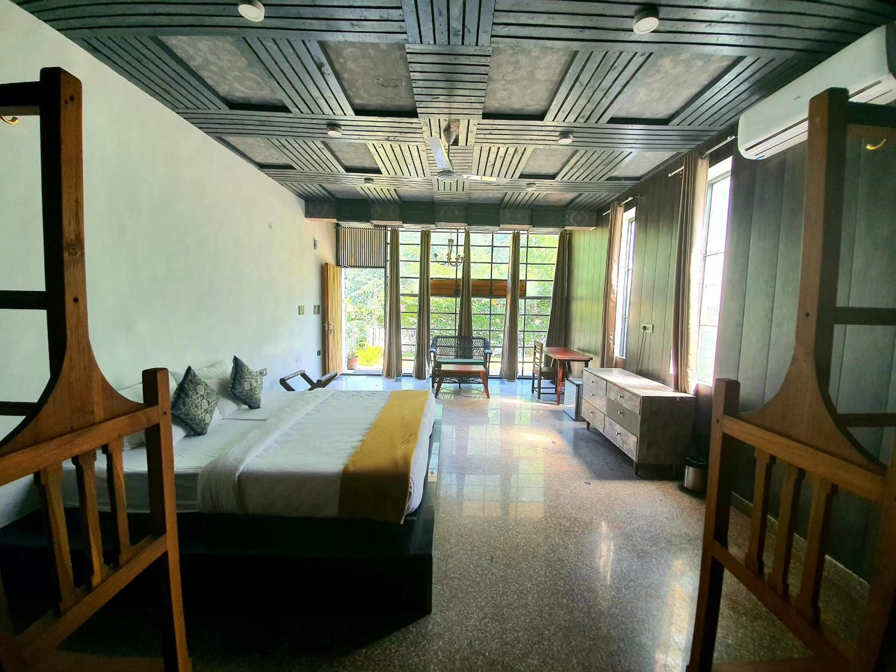 Photo of the whole room in Nishantam Rishikesh