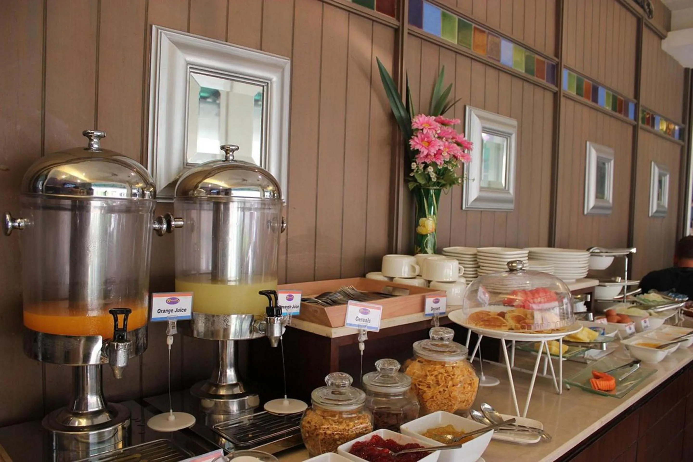 Continental breakfast in Sawasdee Hotel @ Sukhumvit Soi 8