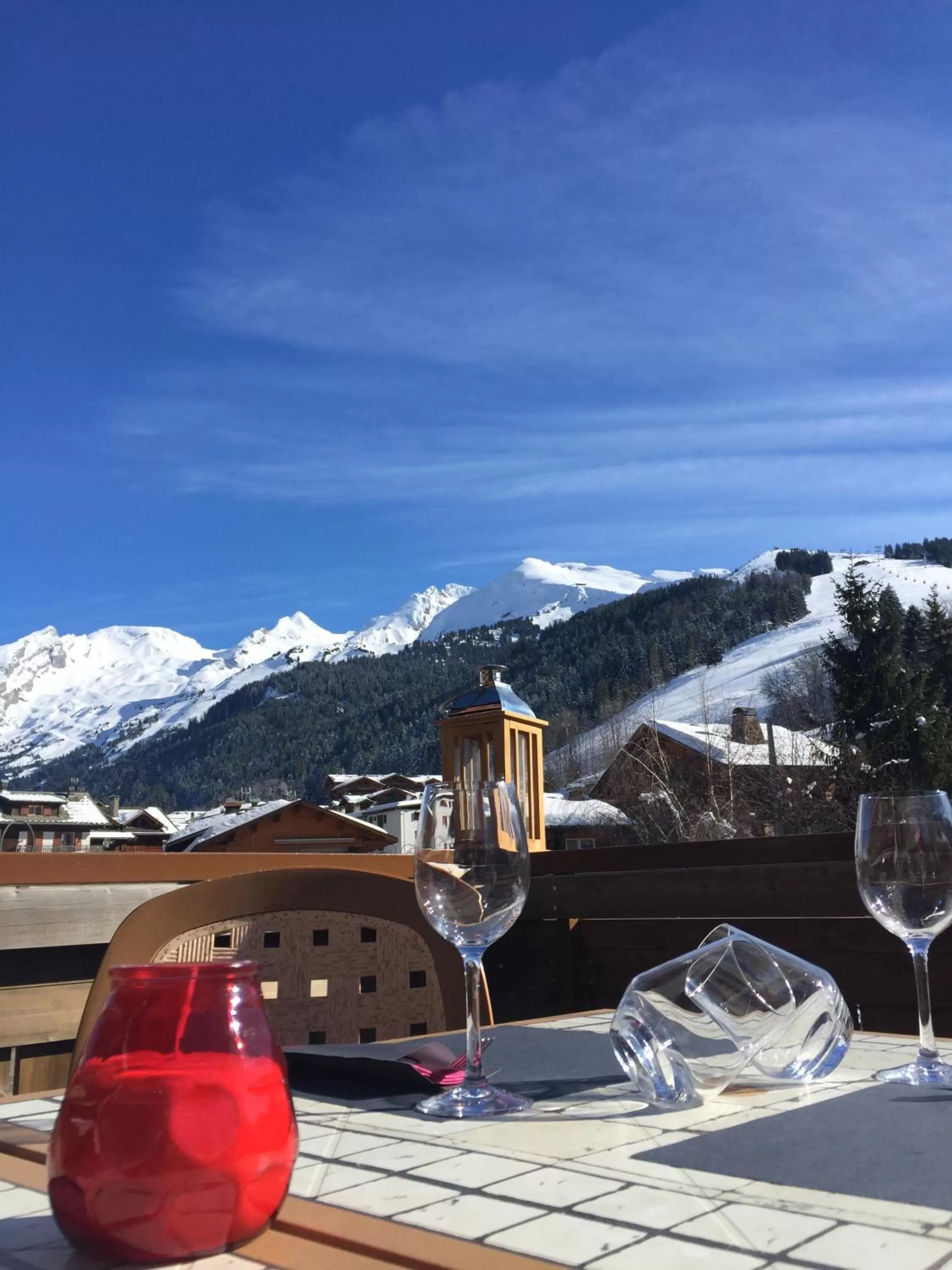 Patio in Hôtel La Montagne
