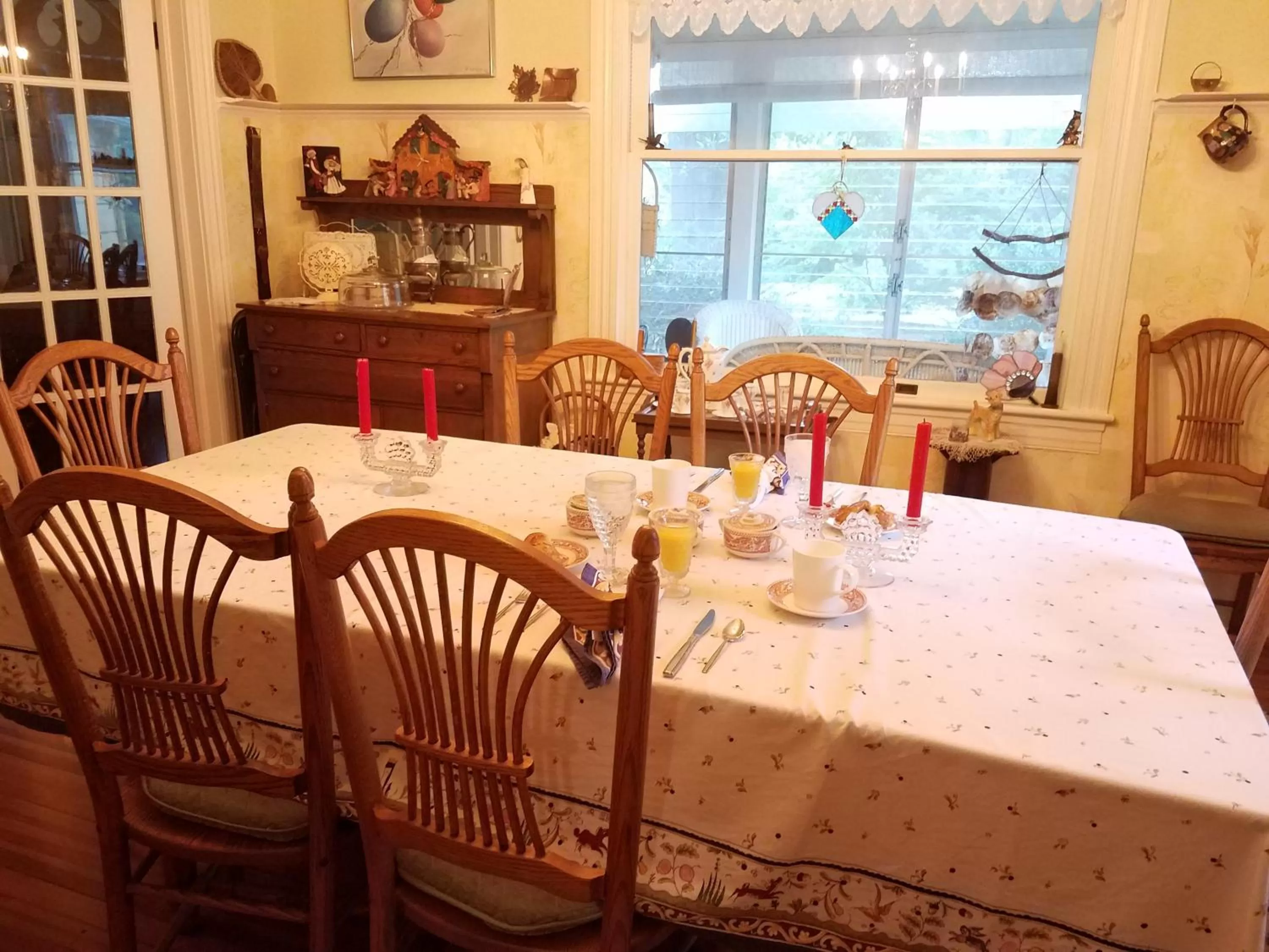 Dining area in Back INN Time B&B