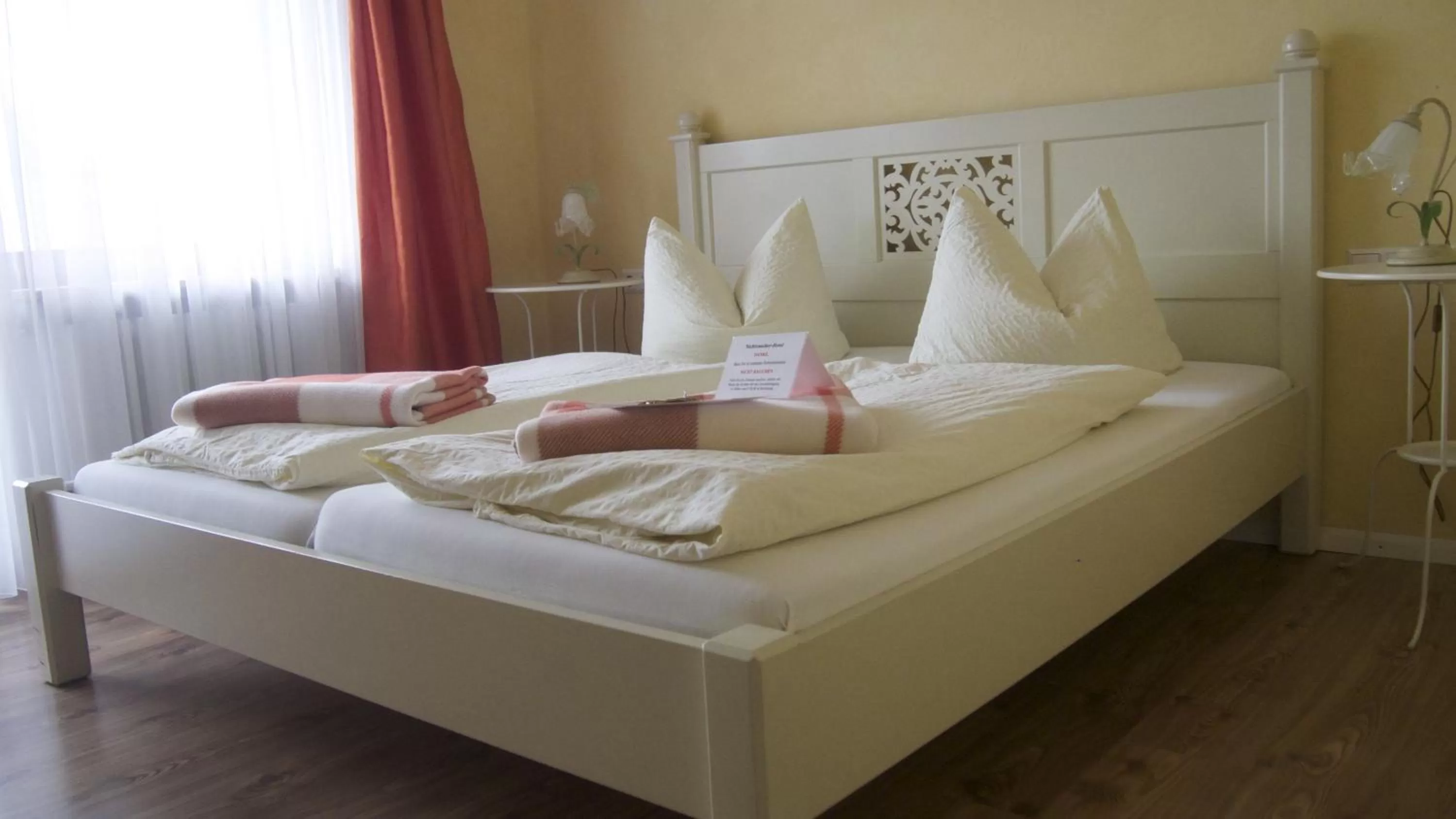 Bed in zum Schwanen Garni