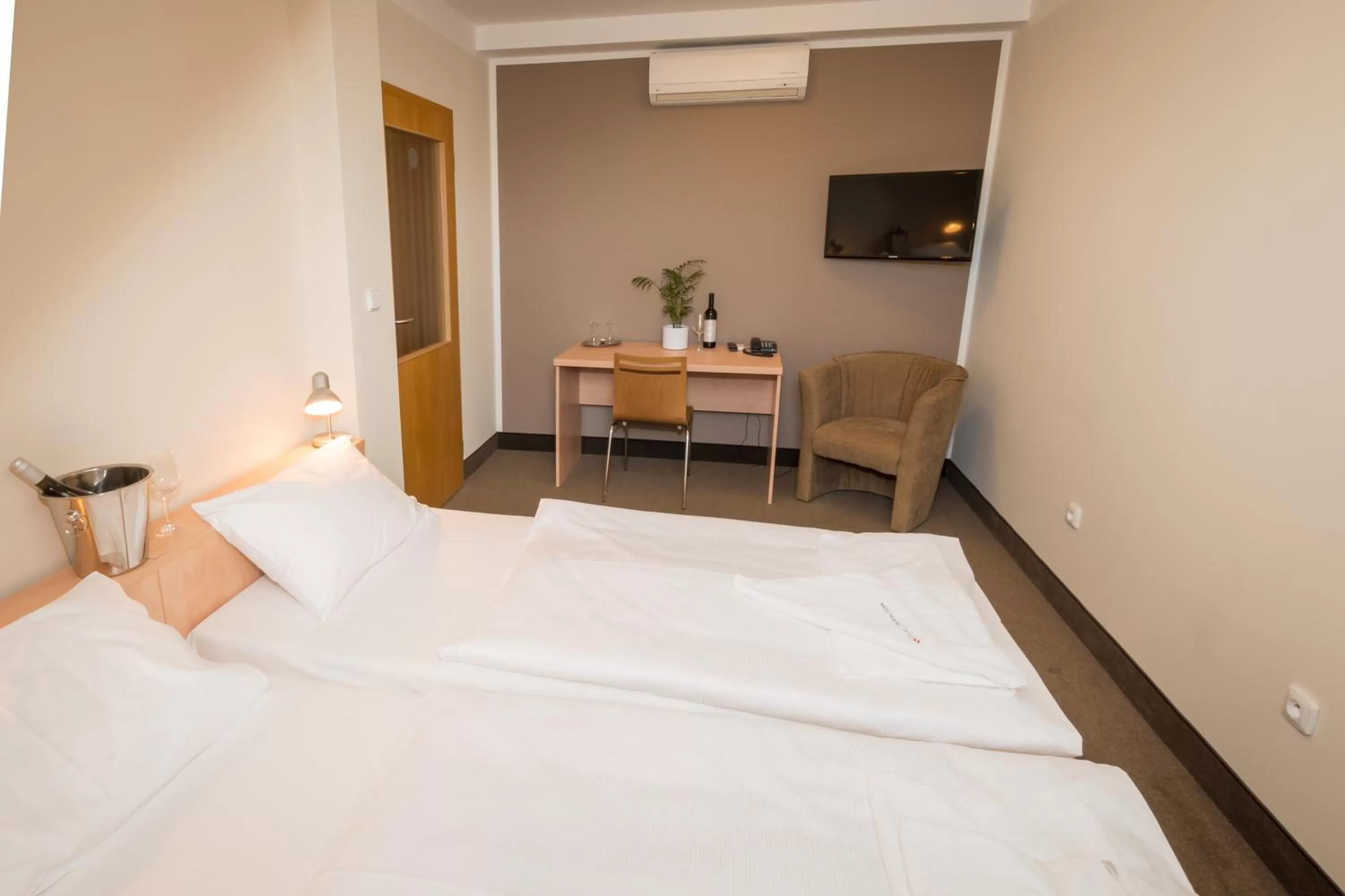 Bedroom, Bed in Relax Hotel Stork