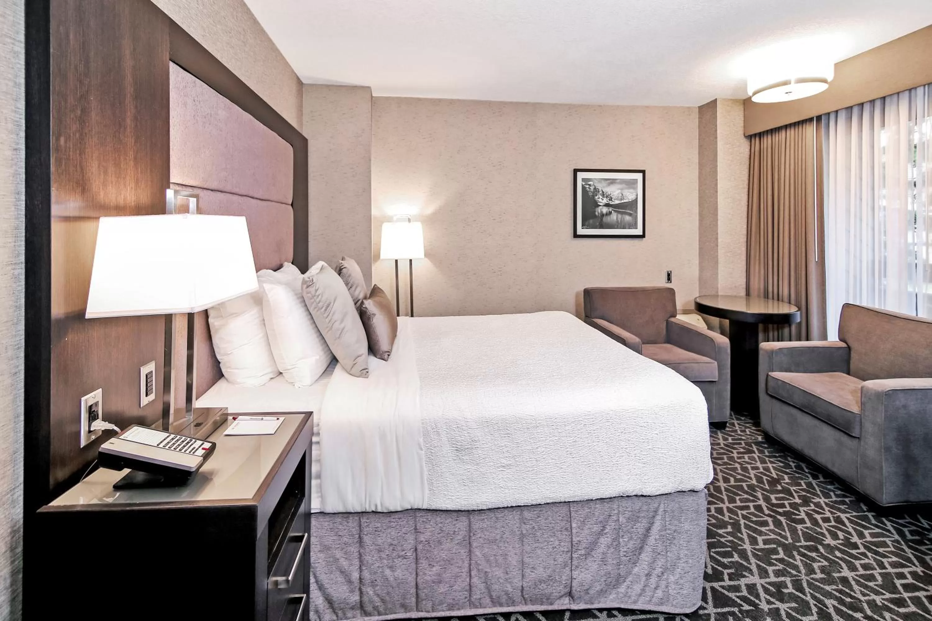 Photo of the whole room, Bed in Best Western Plus Banff International Lodge