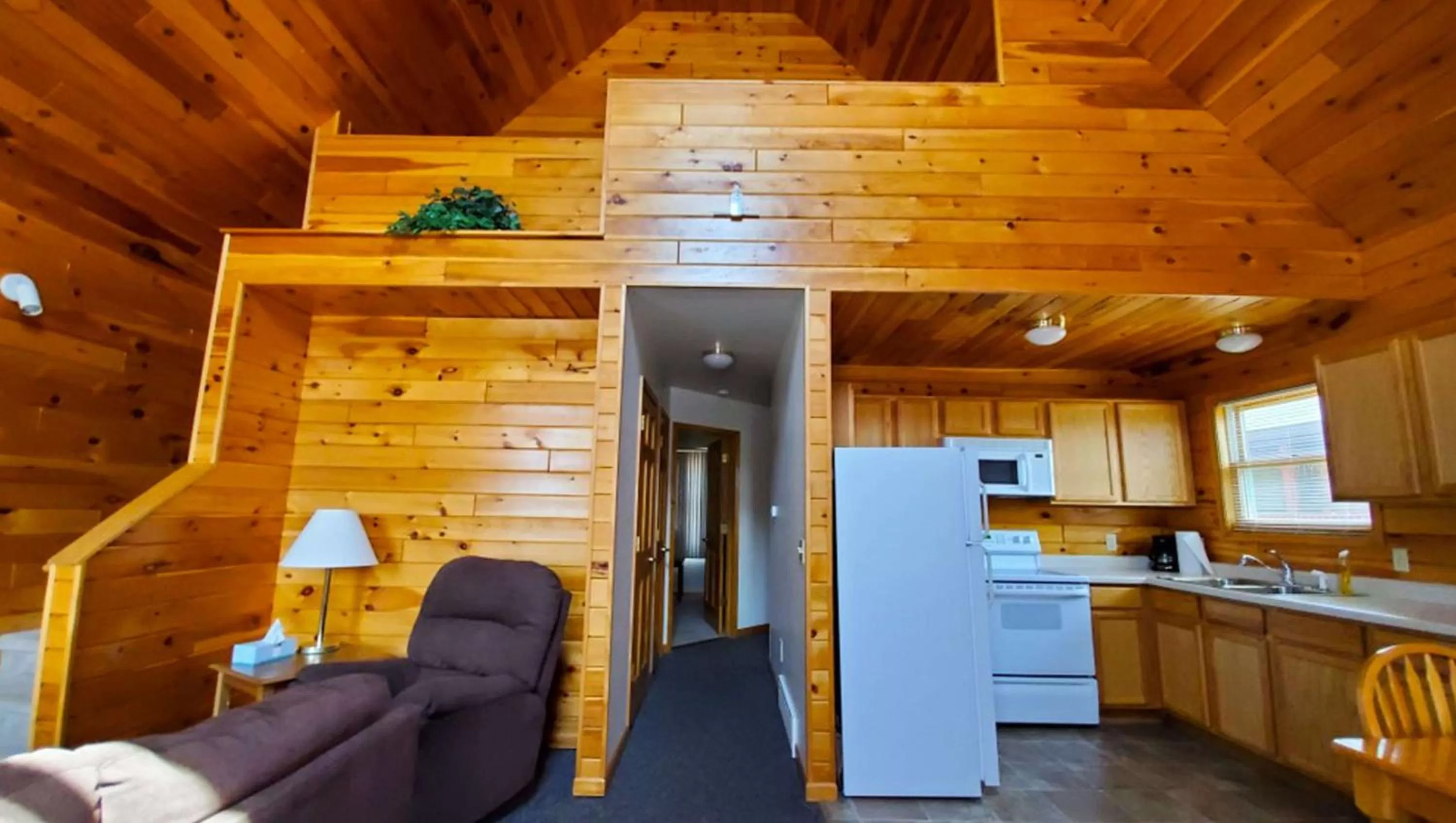 Photo of the whole room in Jasper Ridge Inn Ishpeming