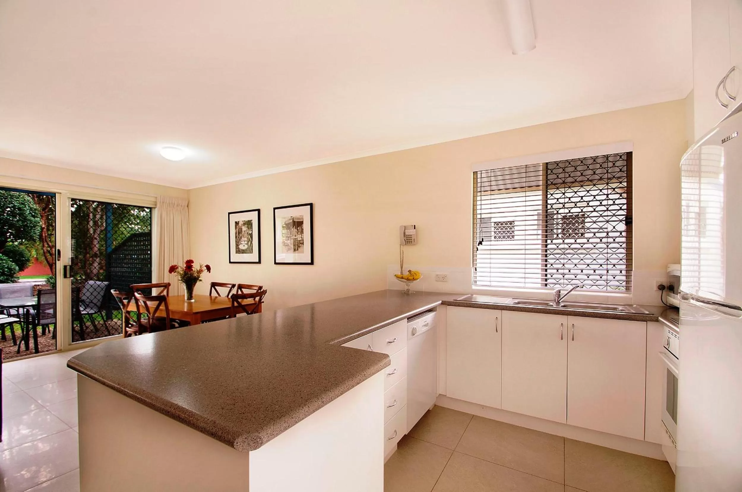 Kitchen or kitchenette in Ivory Palms Resort Noosa