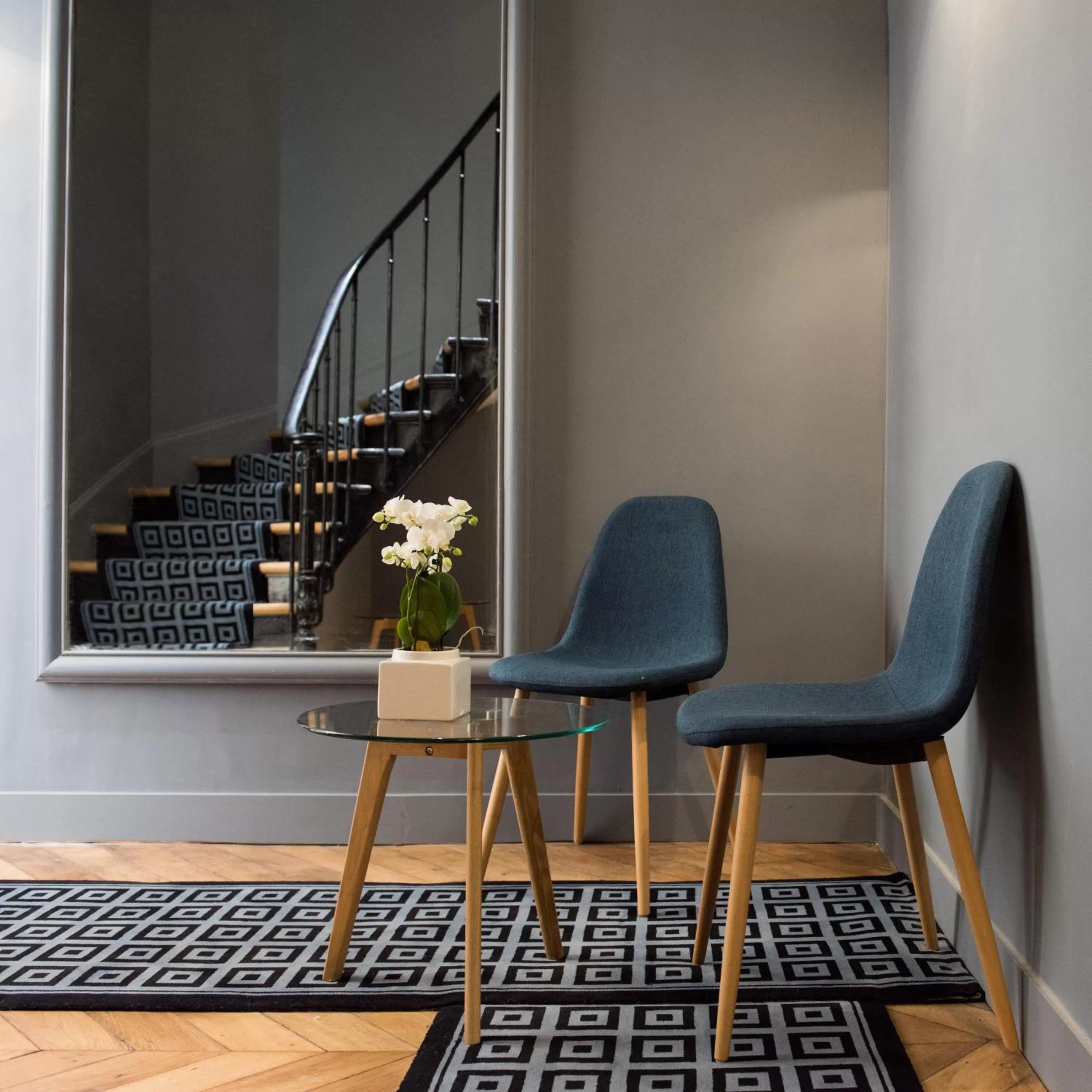 Communal lounge/ TV room in Hôtel Helzear Etoile