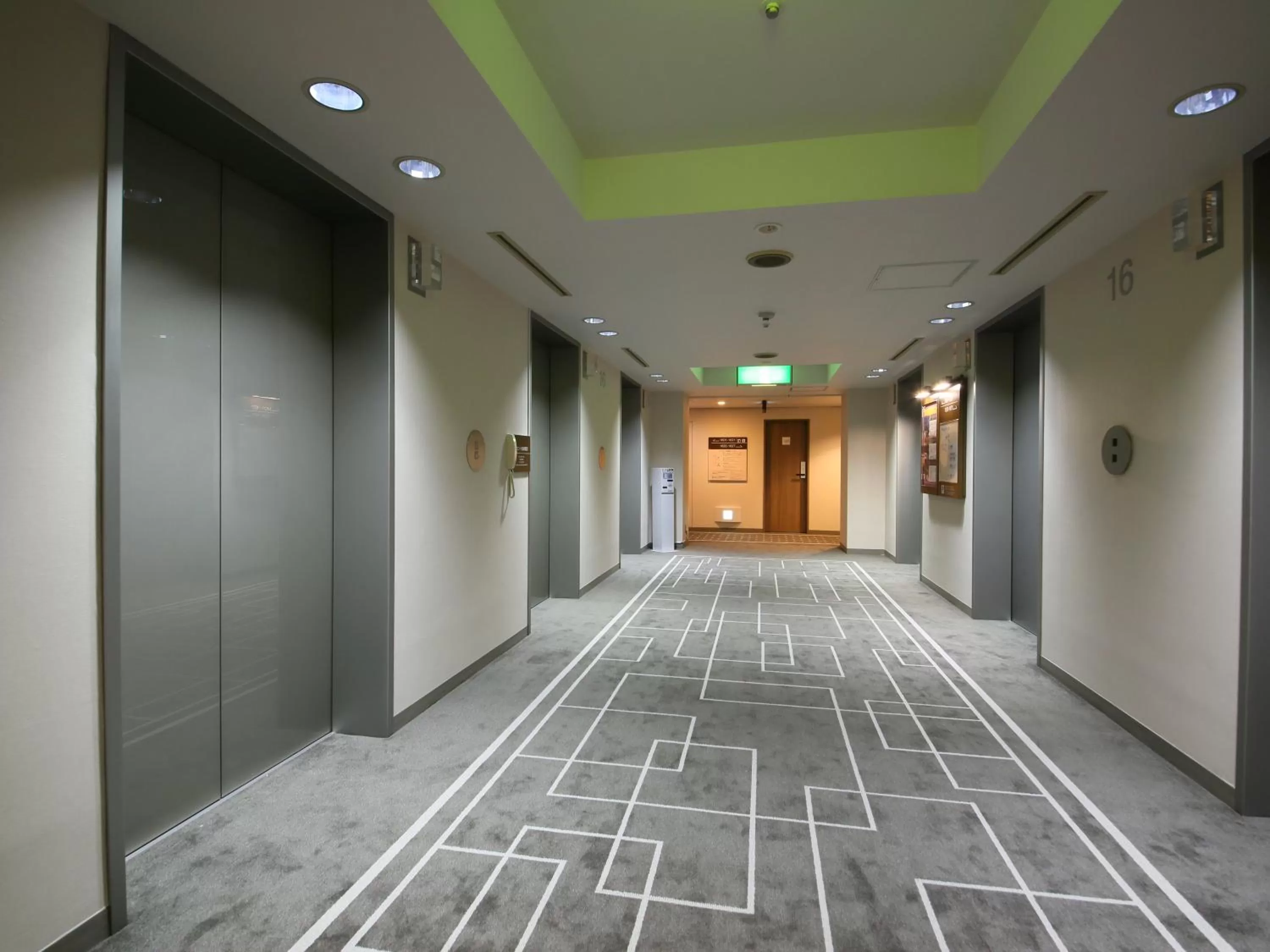 elevator in Shinjuku Washington Hotel