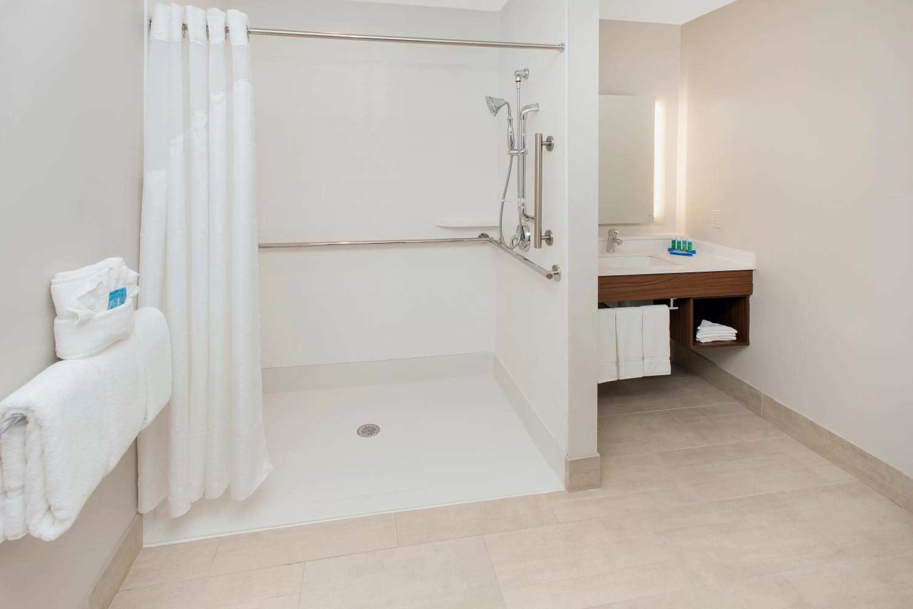 Holiday Inn Express & Suites - Sterling Heights-Detroit Area by IHG