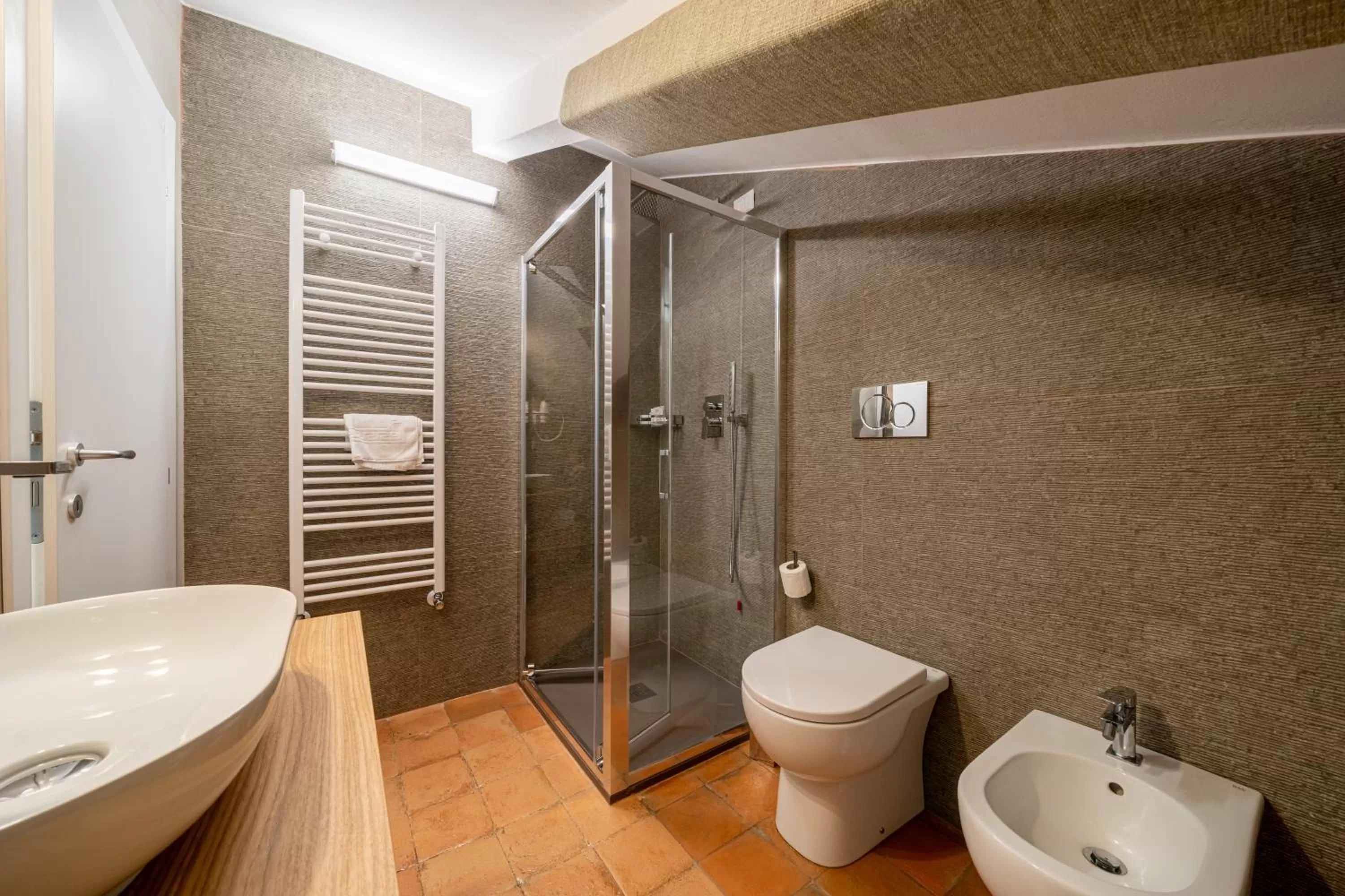 Shower in Affittacamere Valentina