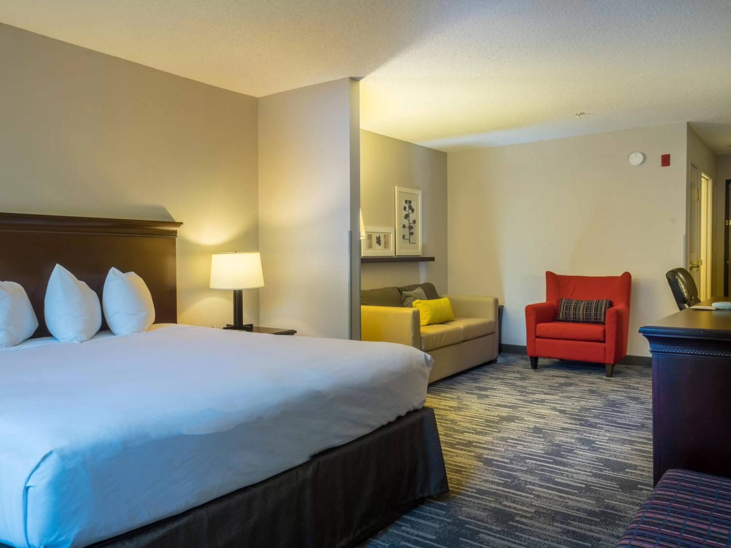 Bed in Country Inn & Suites by Radisson, Doswell Kings Dominion , VA